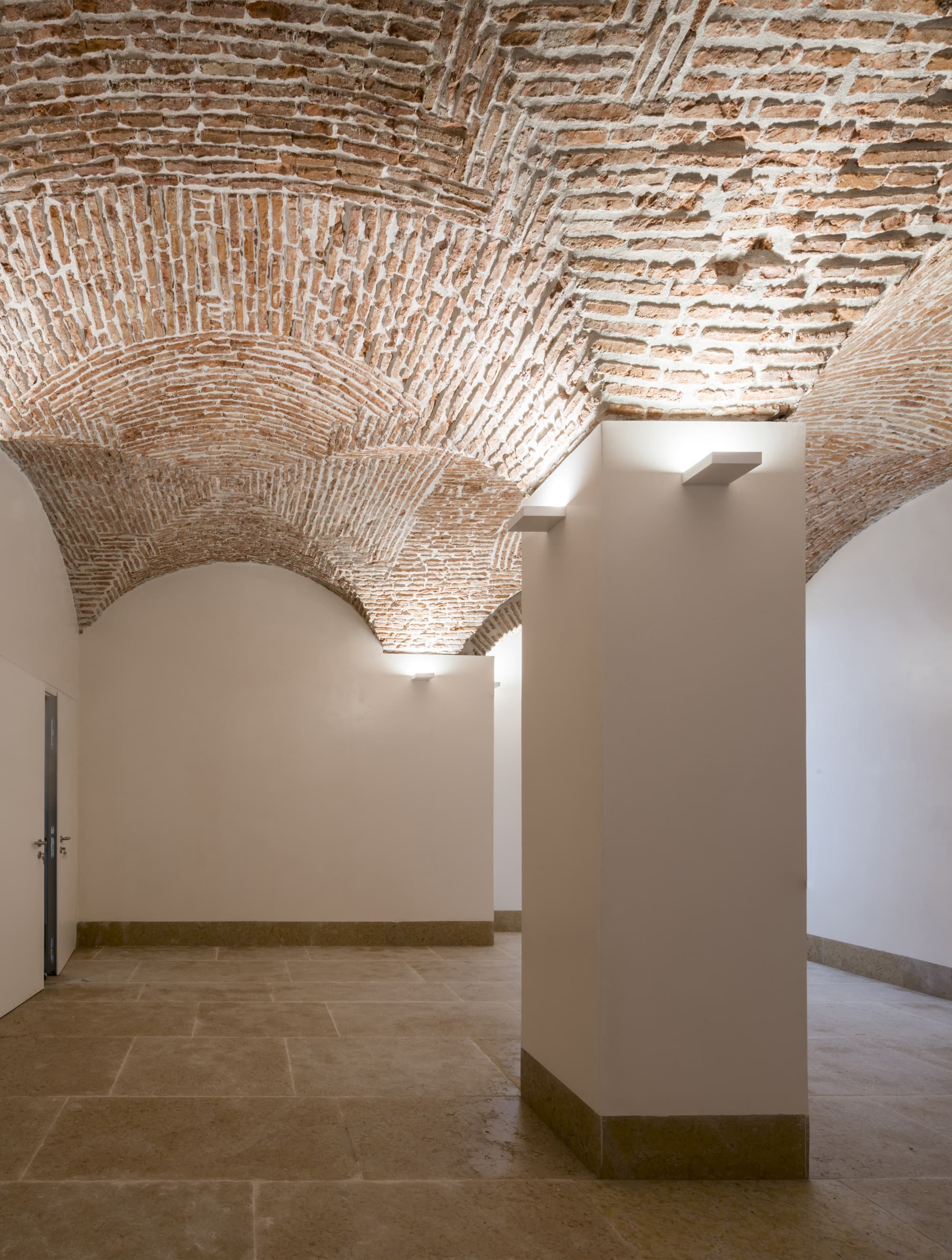 Flos Professional Fort Knox Wall Flos