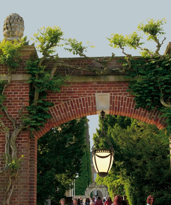 Подвесной светильник Robers HL 2386 (опаловое стекло) Robers