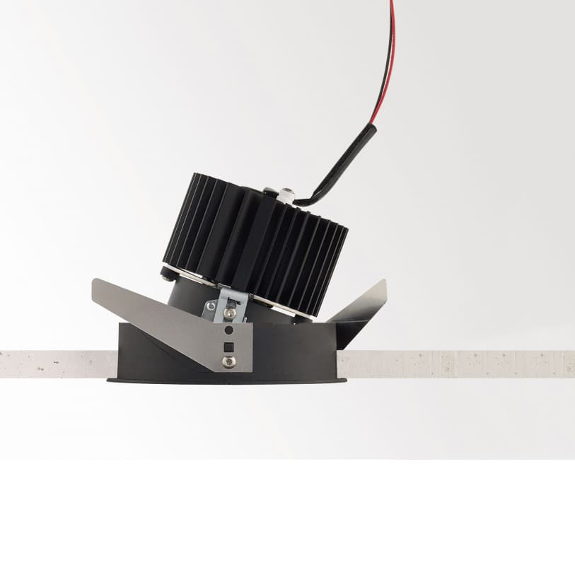 Встраиваемый в потолок светильник Delta Light iMAX ADJUSTABLE TRIMLESS XR13 82743