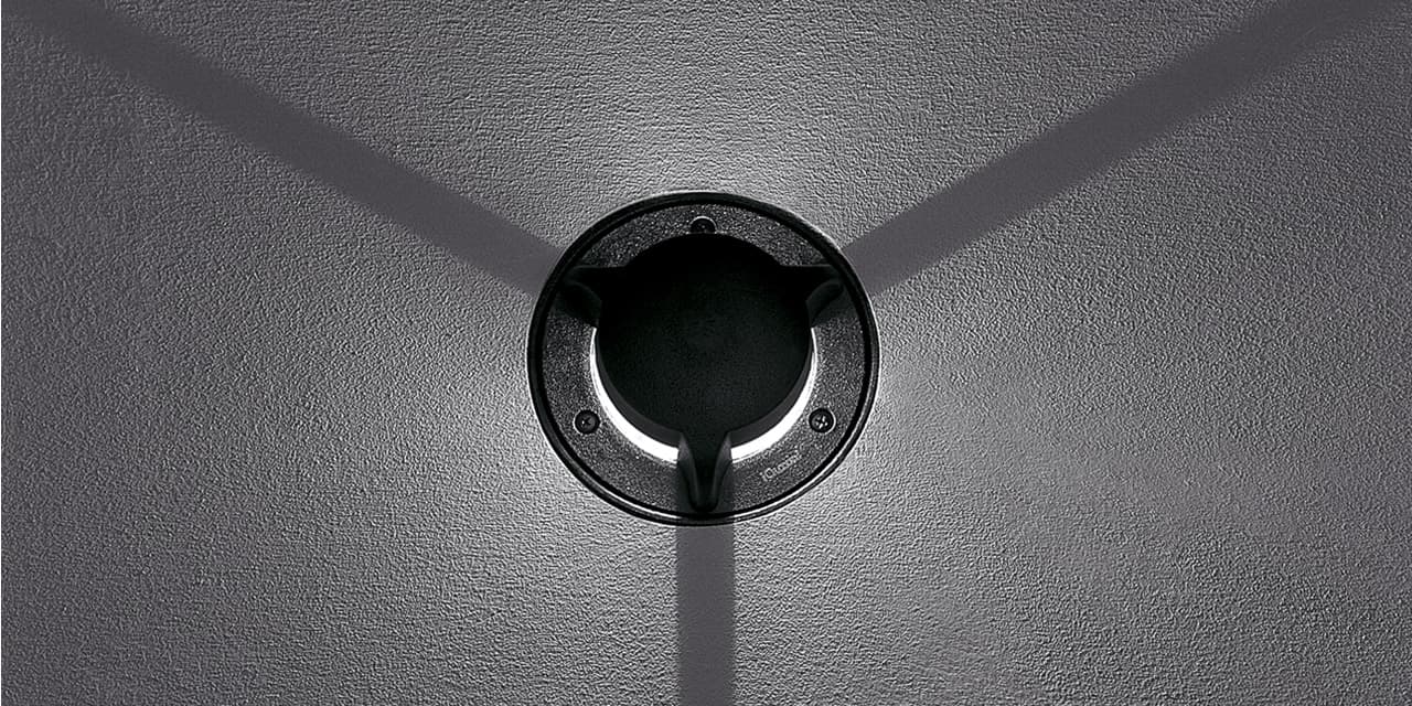 Встраиваемый в стену светильник iGuzzini Outdoor Light Up balisage BD77 iGuzzini Outdoor