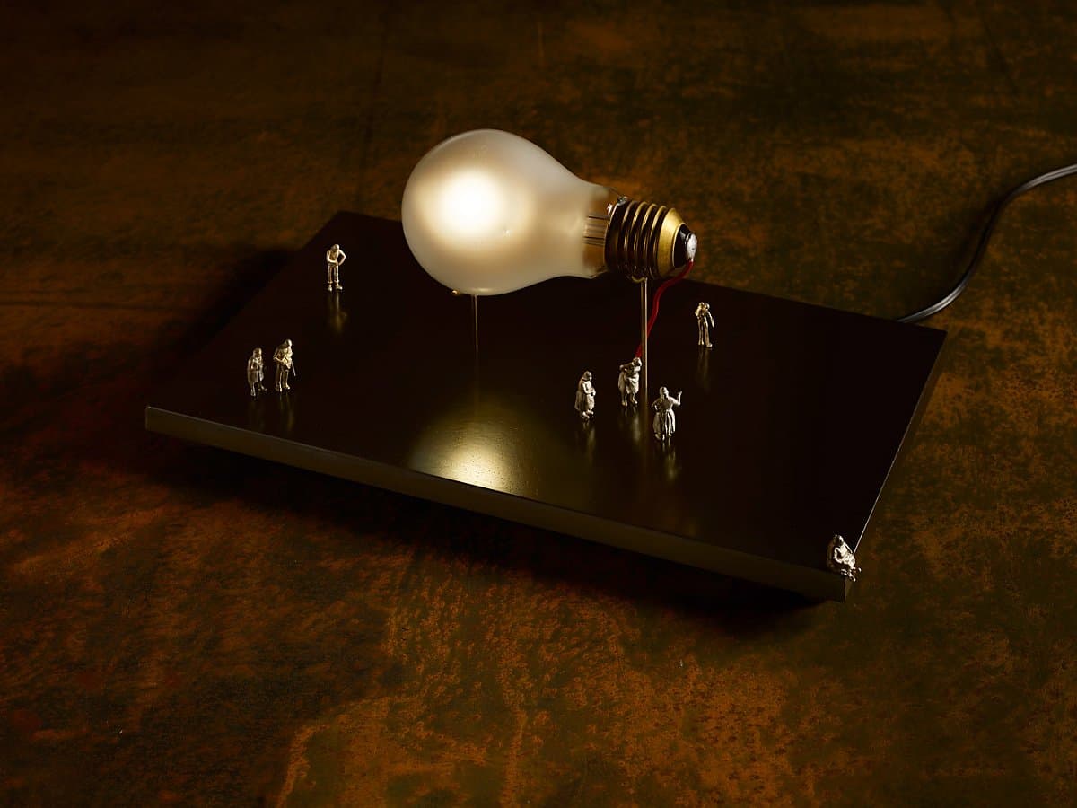 Настольный светильник Ingo Maurer I Ricchi Poveri - Monument for a Bulb Ingo Maurer