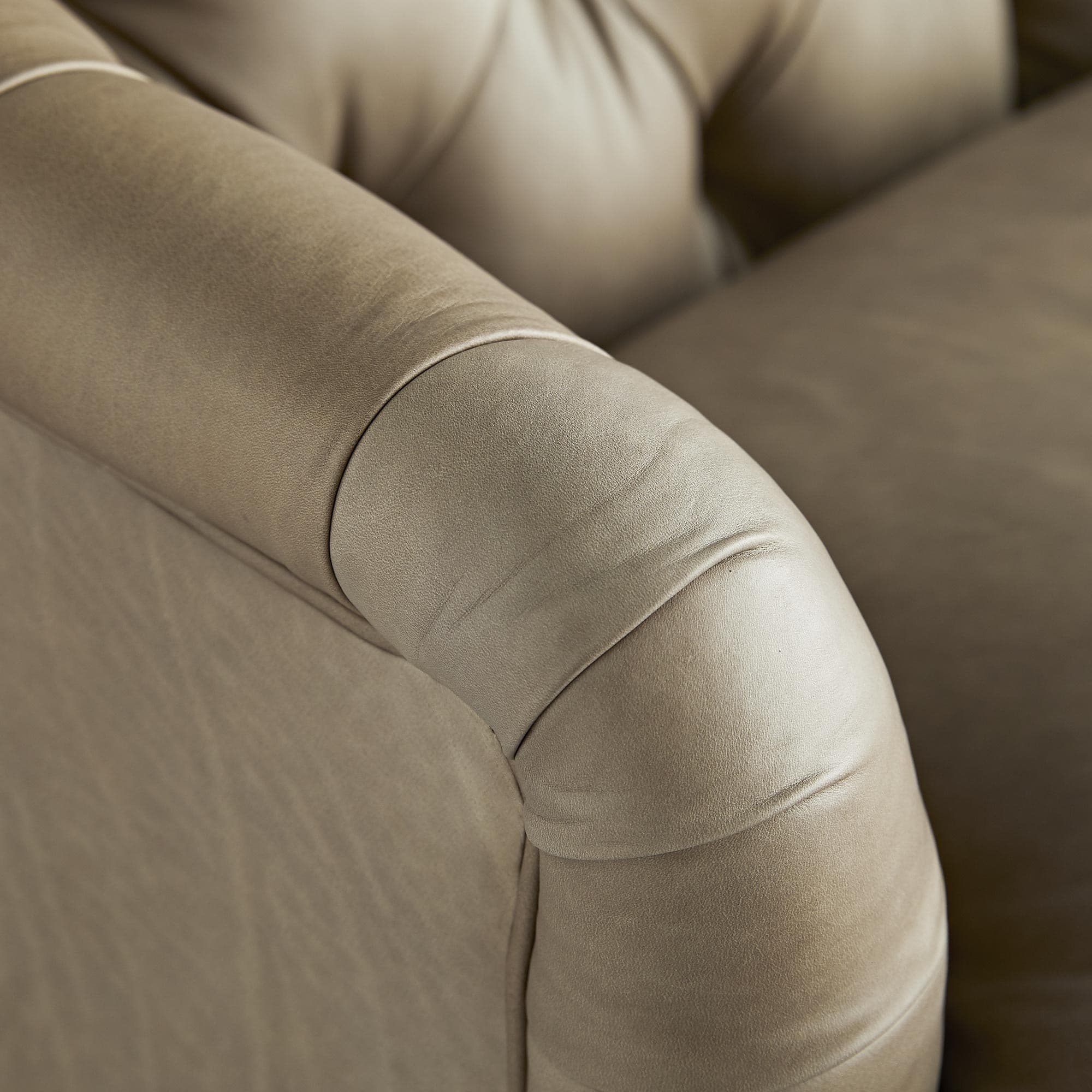 Диван Arteriors Klein Sofa Mushroom Leather Grey Ash