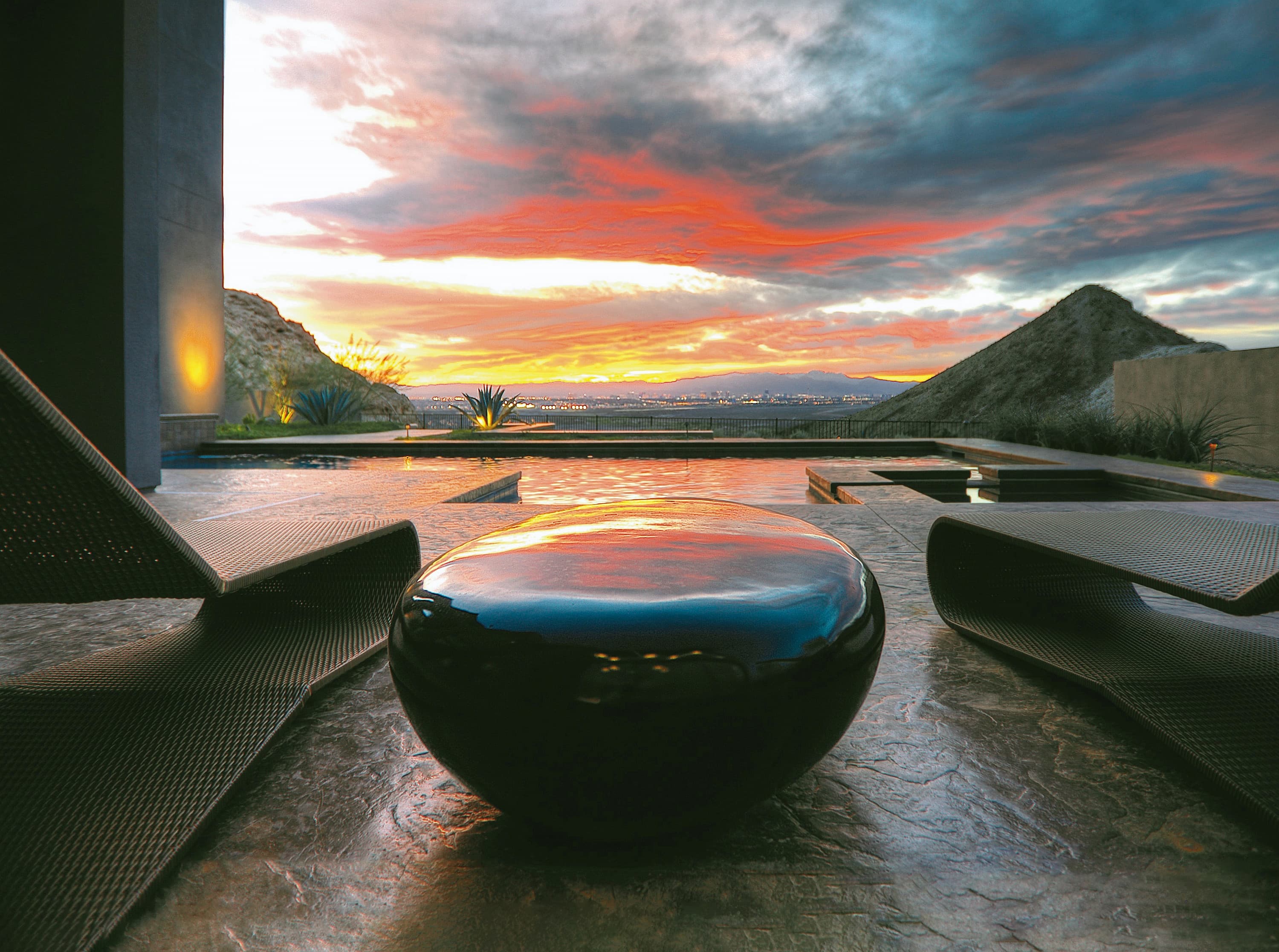 Журнальный стол Phillips Collection River Stone Coffee Table