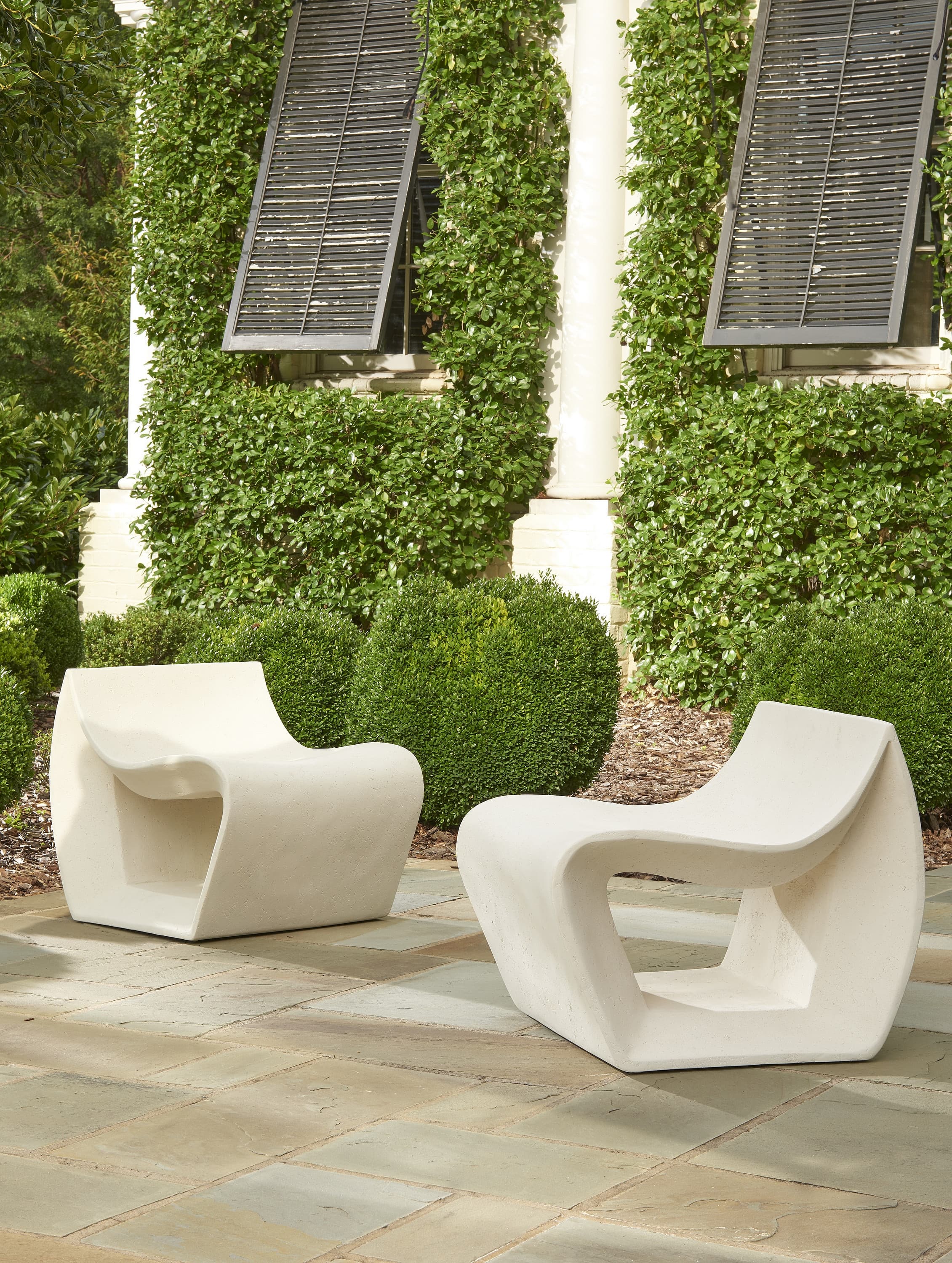 Кресло Phillips Collection Cast Smooth Chair, White Stone