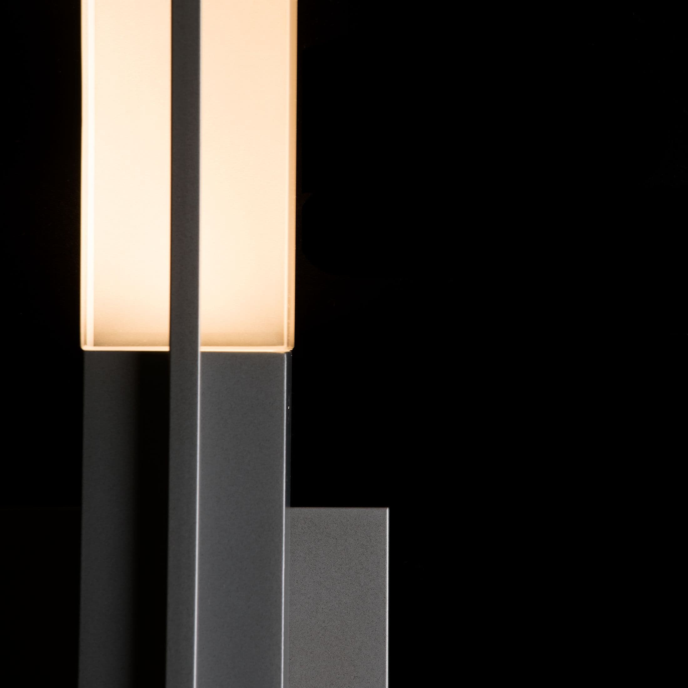 Настенный уличный светильник Hubbardton Forge Centre Outdoor Sconce Hubbardton Forge