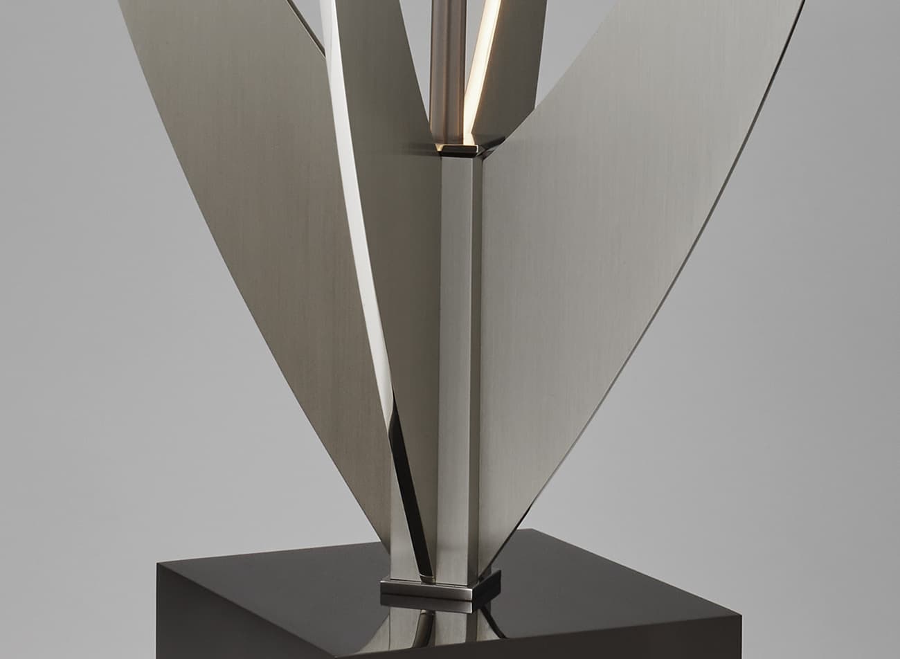 Настольная лампа Charles OGIVE -110 YEARS ANNIVERSARY Charles