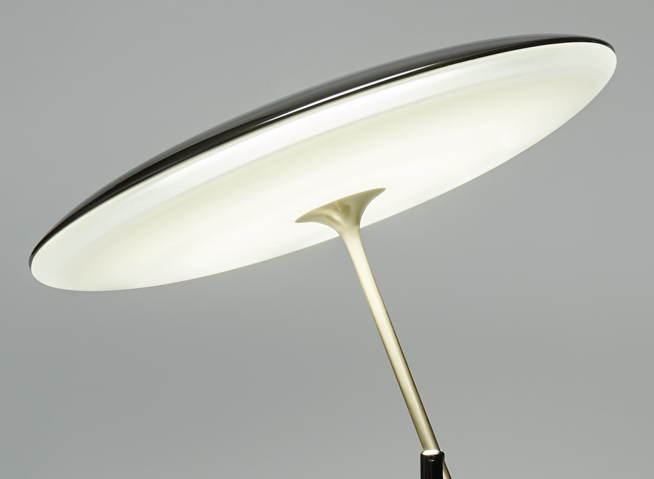 Настольный светильник Charles L447 Charles