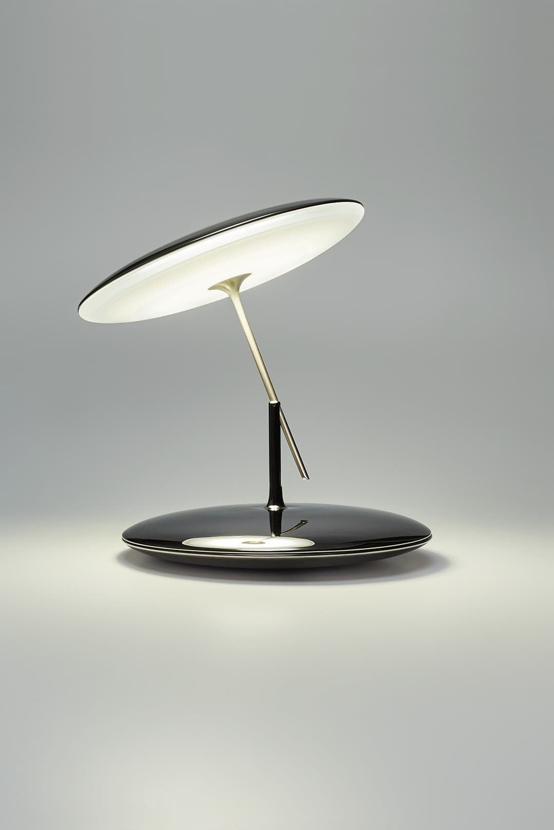 Настольный светильник Charles L447 Charles