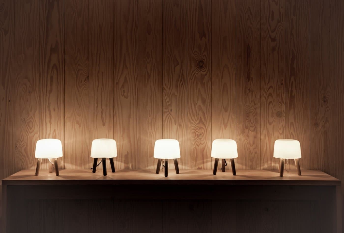 Настольный светильник AndTradition Milk NA1 AndTradition