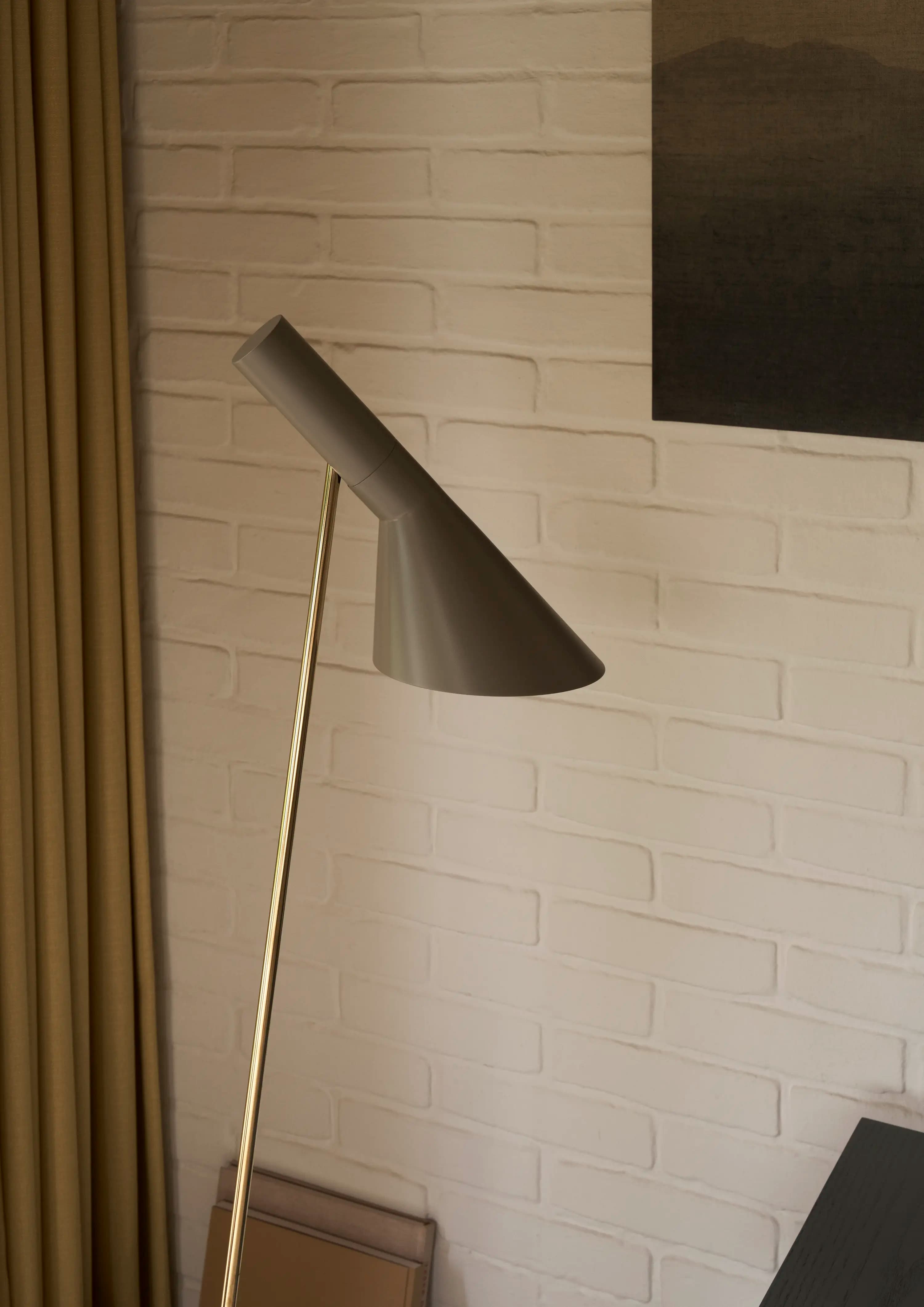 Louis Poulsen AJ Floor Lamp Brass/warm grey — фото 3