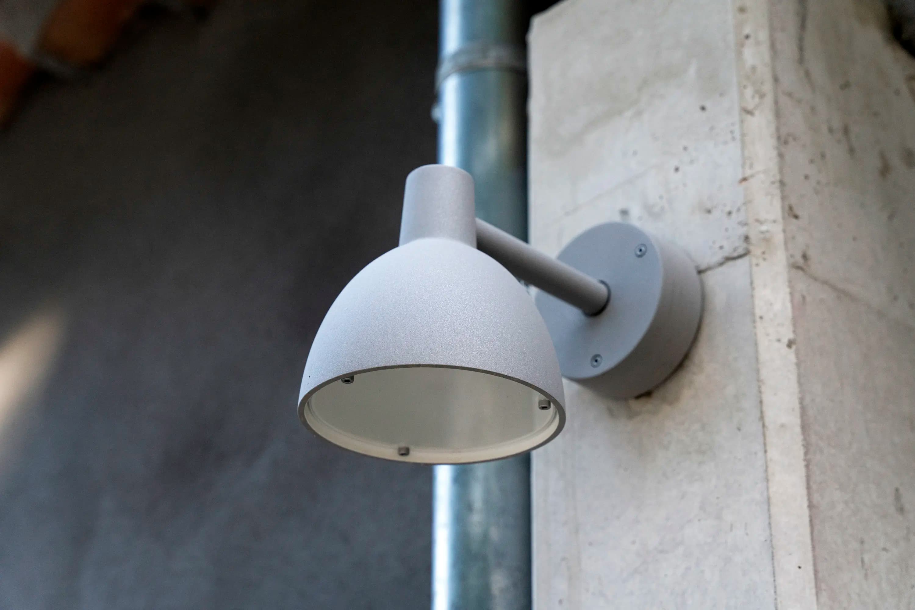 Louis Poulsen Toldbod 155 Outdoor Wall Lamp Aluminium colour texture — фото 4