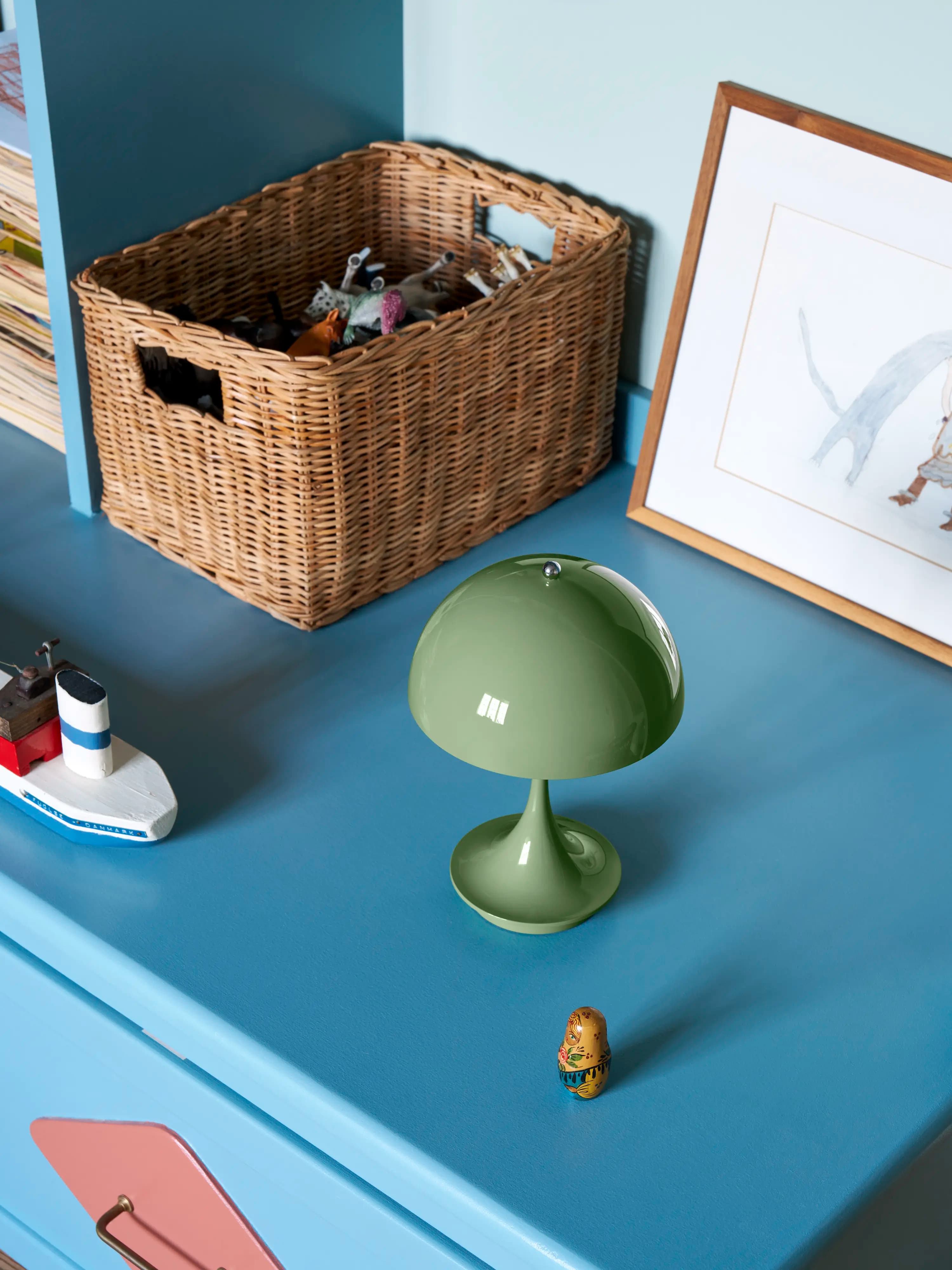 Louis Poulsen Panthella 160 Portable Lamp Opaque moss green — фото 5