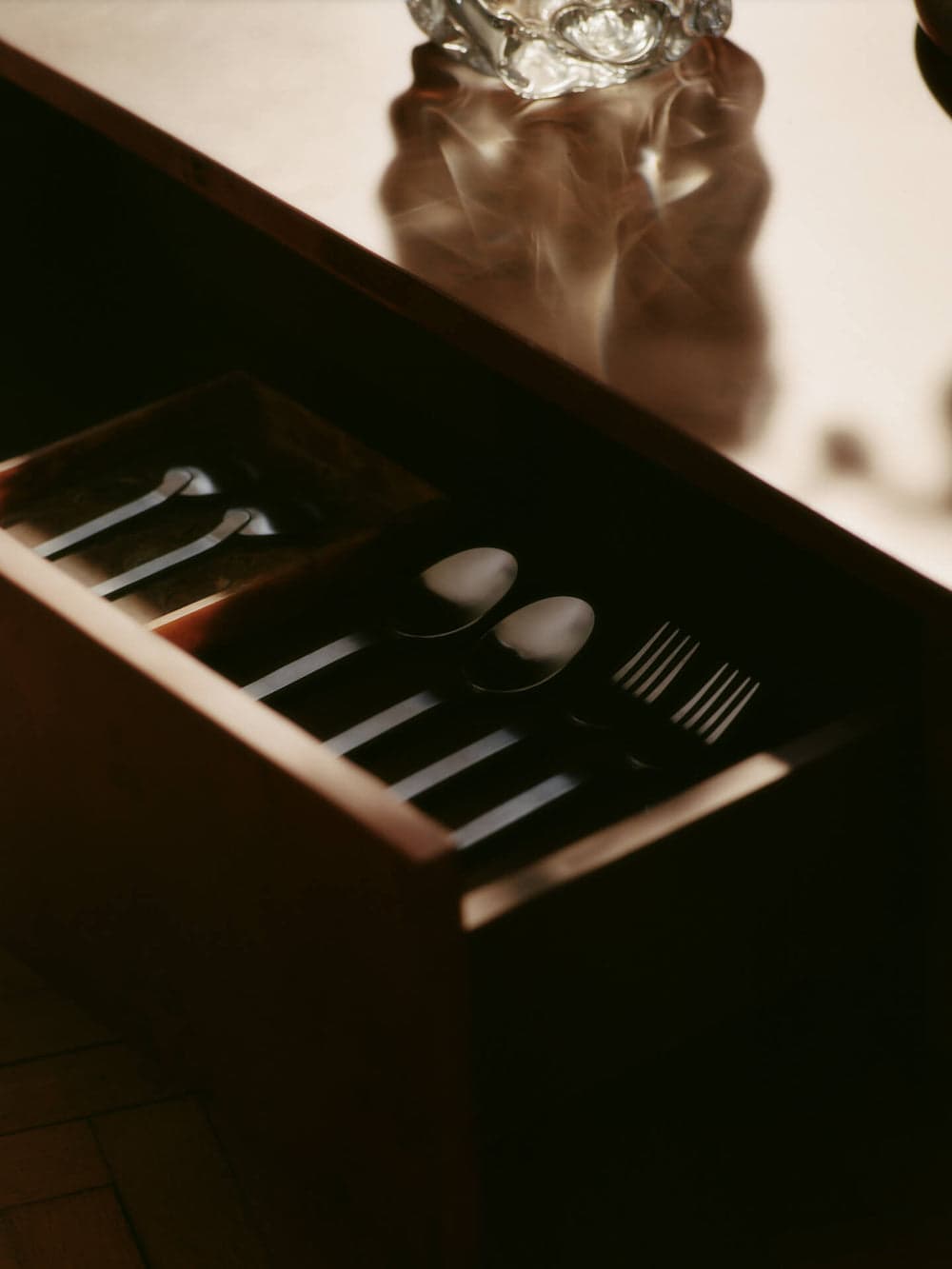 Ferm Living Burl Storage Coffee Table - Dark Stained Burl ferm LIVING — фото 4