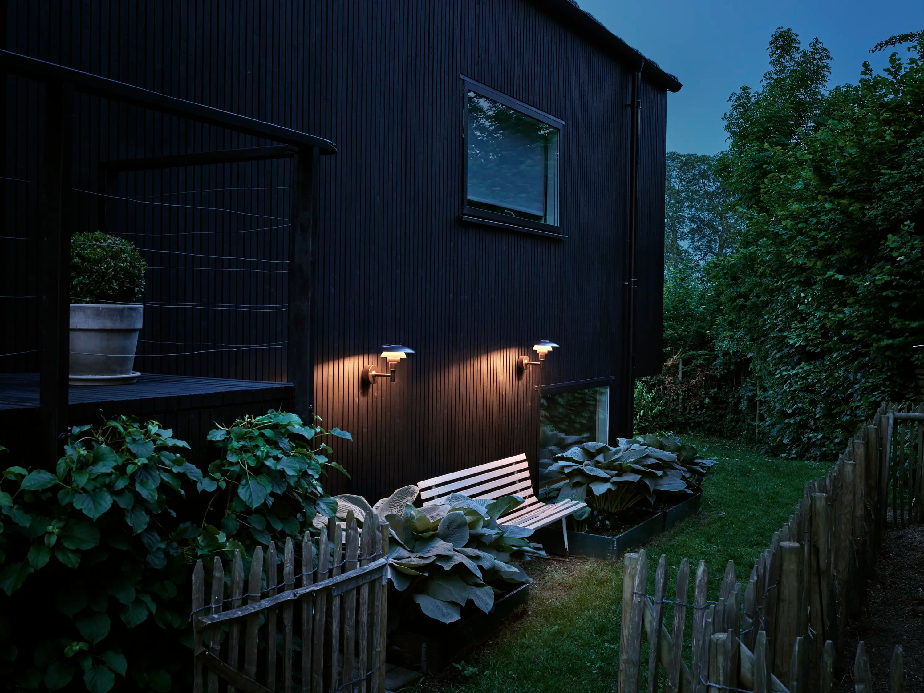 Louis Poulsen PH 3-2½ Outdoor Wall Lamp Black — фото 8