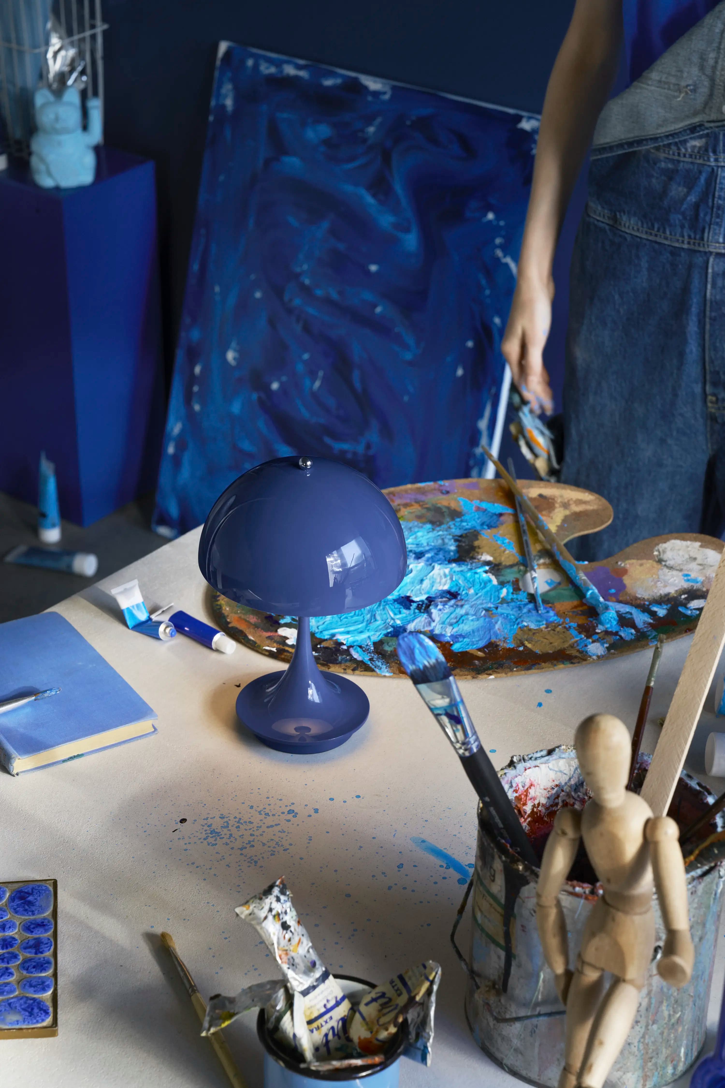 Louis Poulsen Panthella 160 Portable Lamp Opaque indigo blue — фото 3