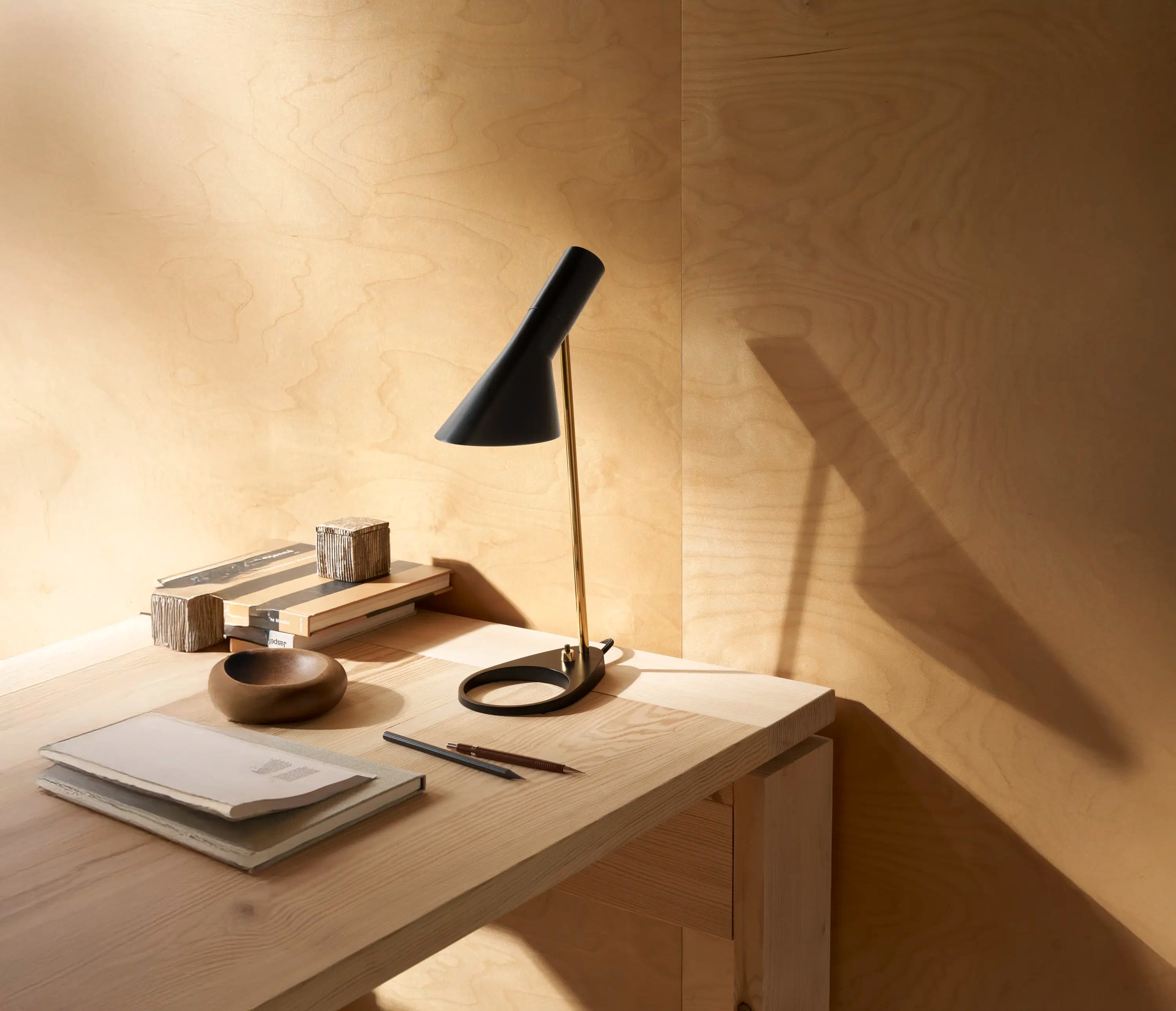 Louis Poulsen AJ Mini Table Lamp Brass/black — фото 5