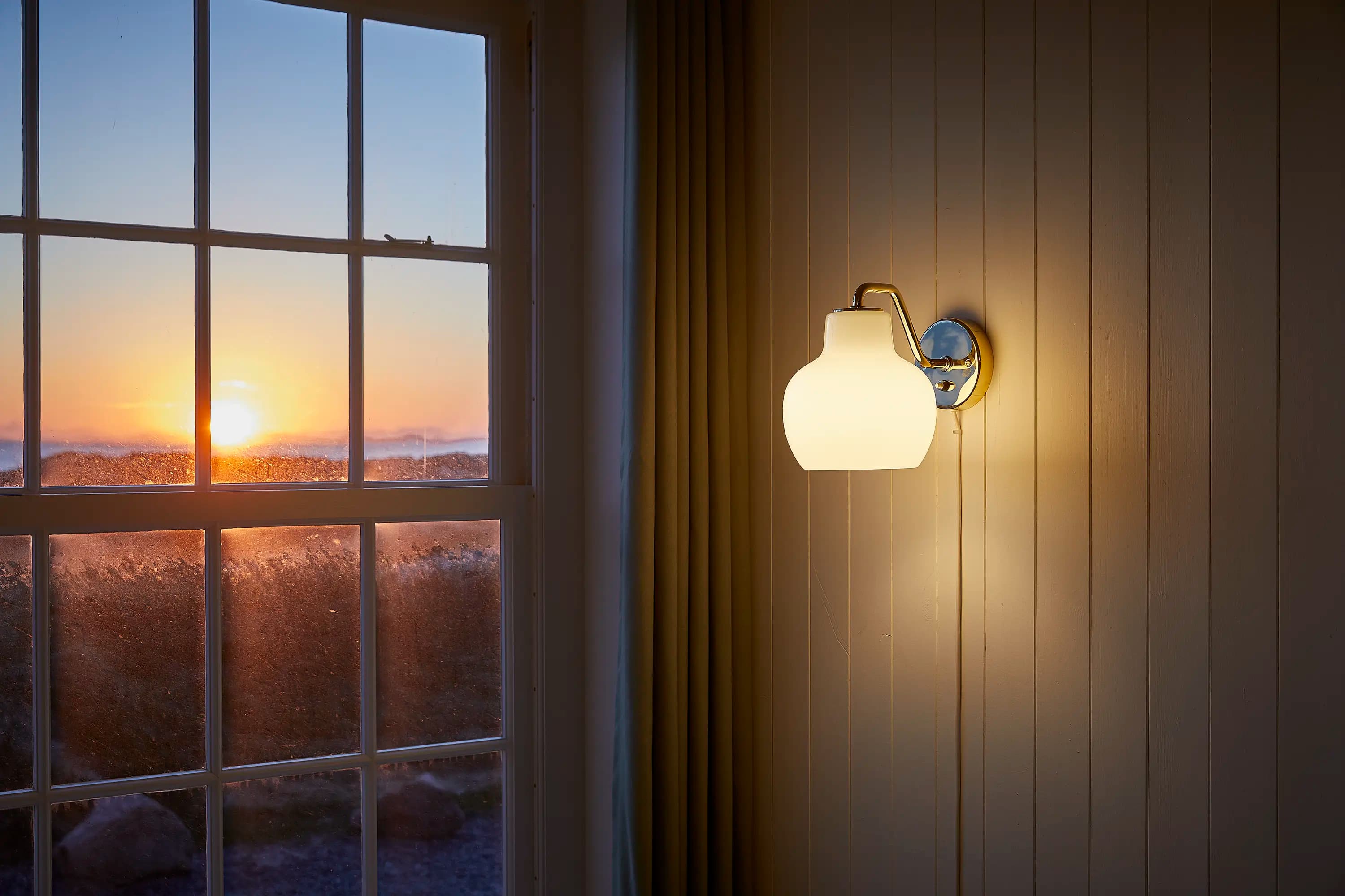 Louis Poulsen VL Ring Crown 1 Wall Lamp Brass/opal glass 1 — фото 8