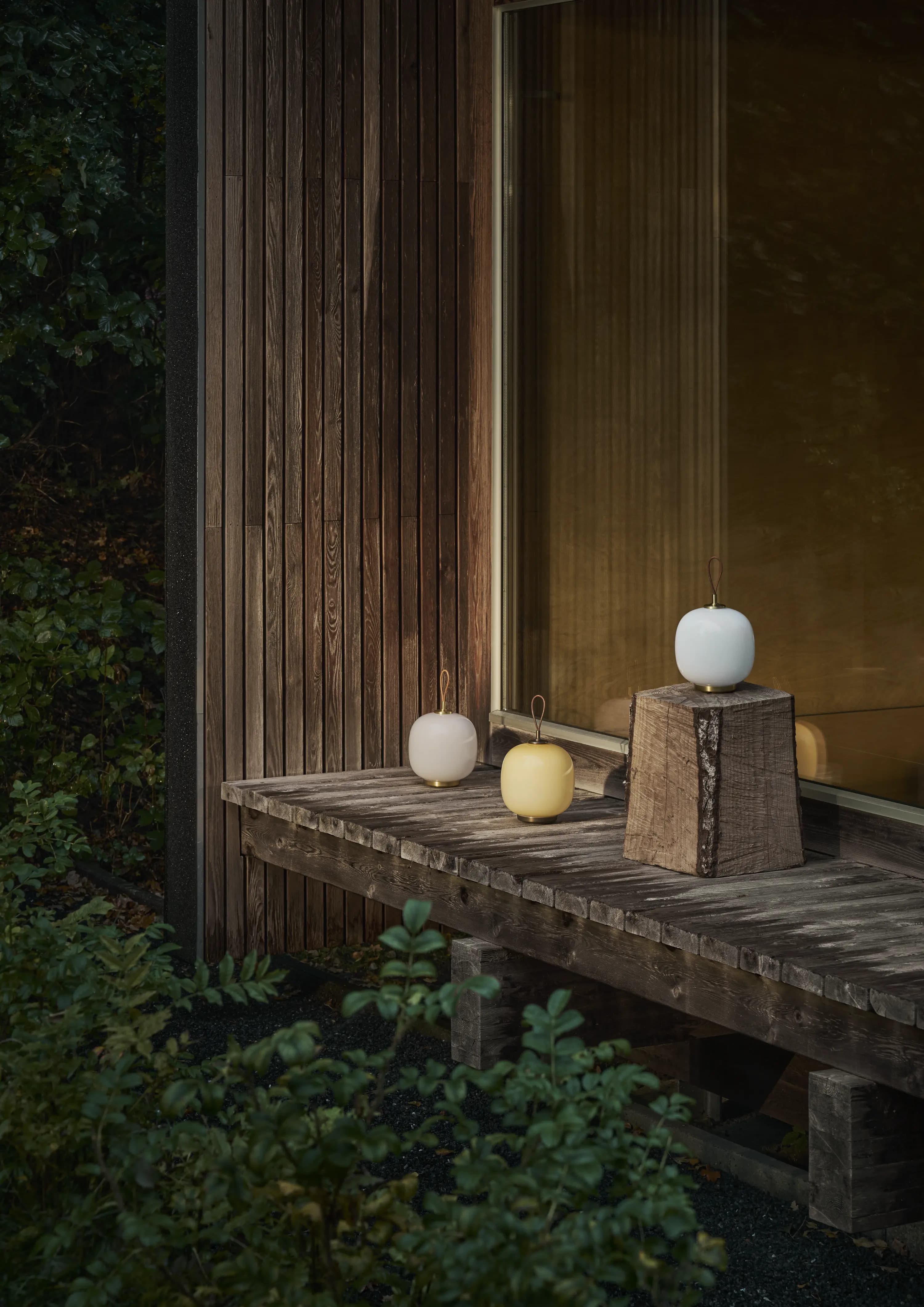 Louis Poulsen VL 45 Radiohus Portable Lamp Brass/glossy pale rose glass — фото 6