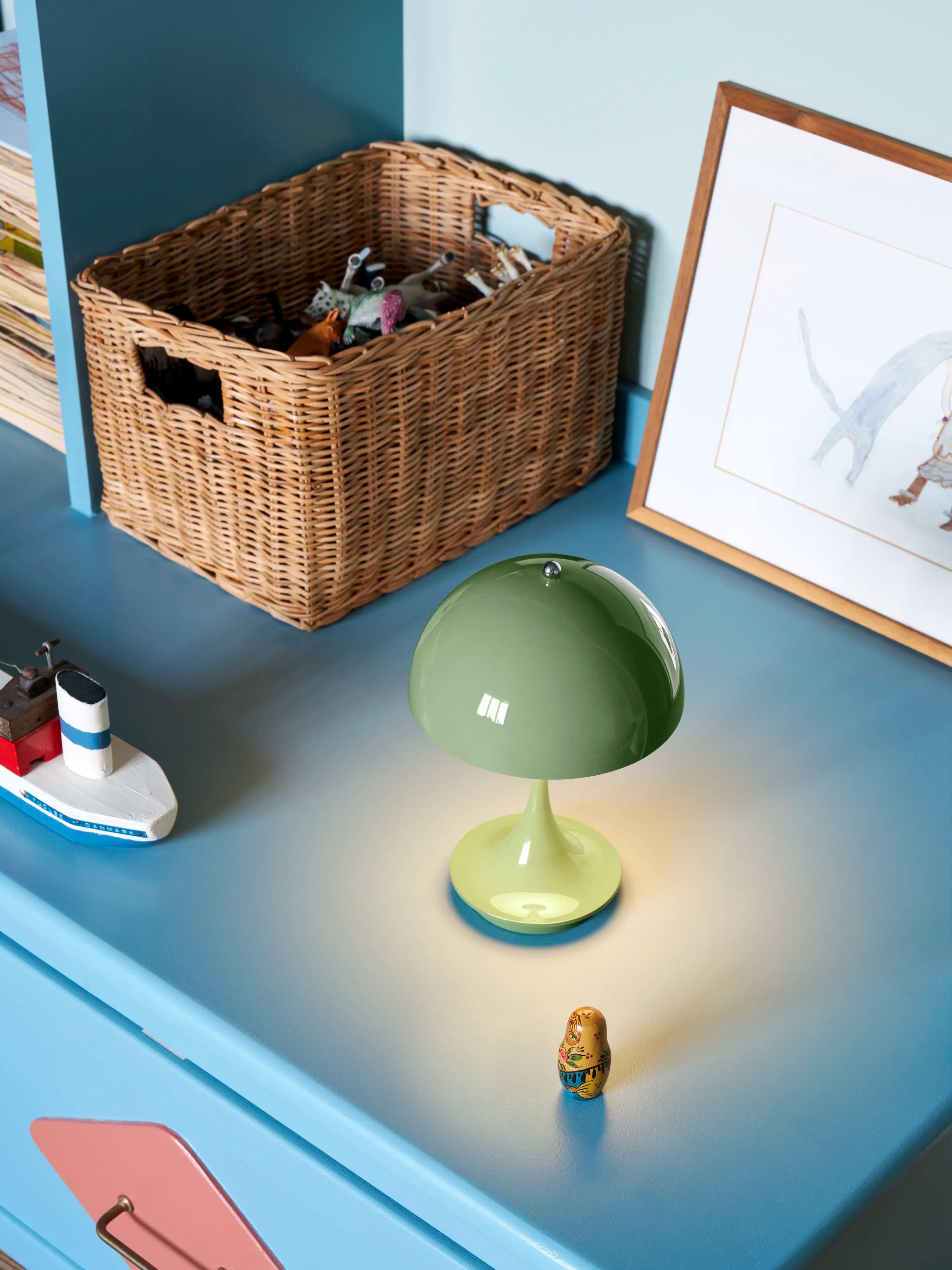 Louis Poulsen Panthella 160 Portable Lamp Opaque moss green — фото 4