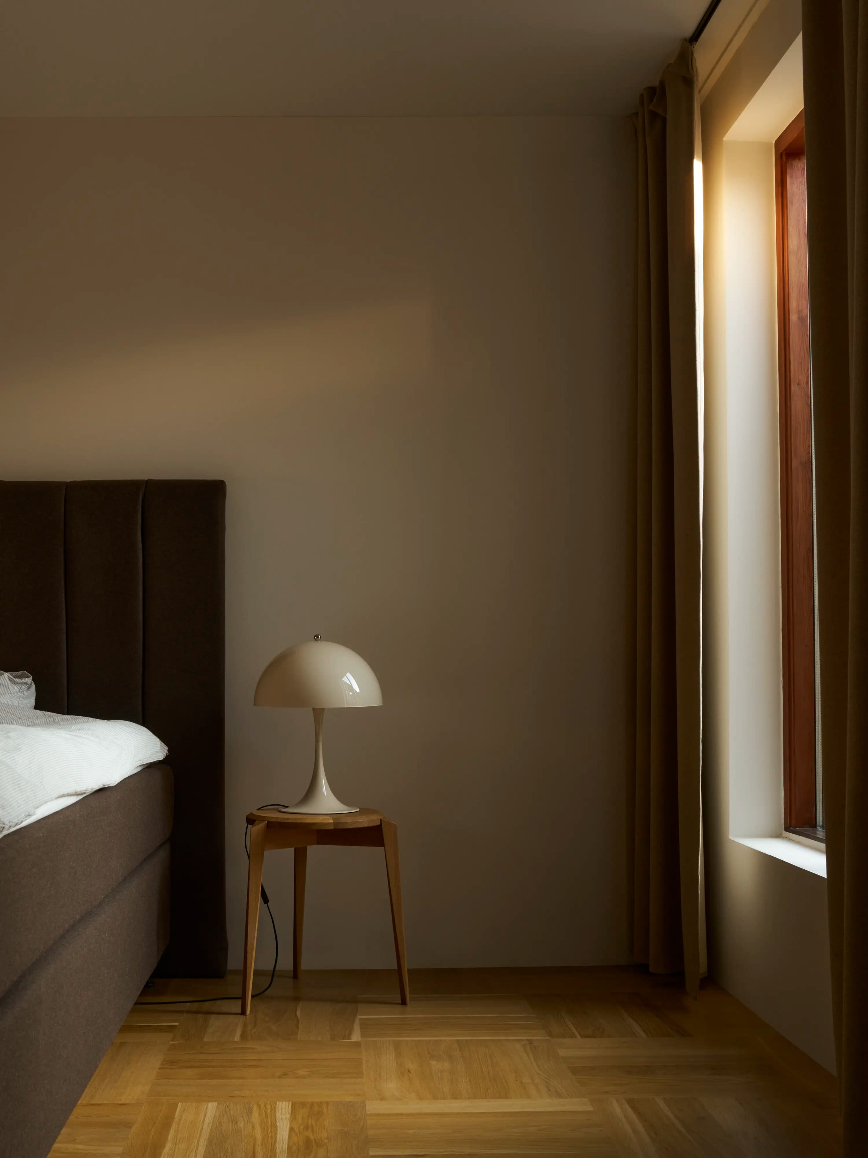 Louis Poulsen Panthella 320 Table Lamp Opal beige — фото 7