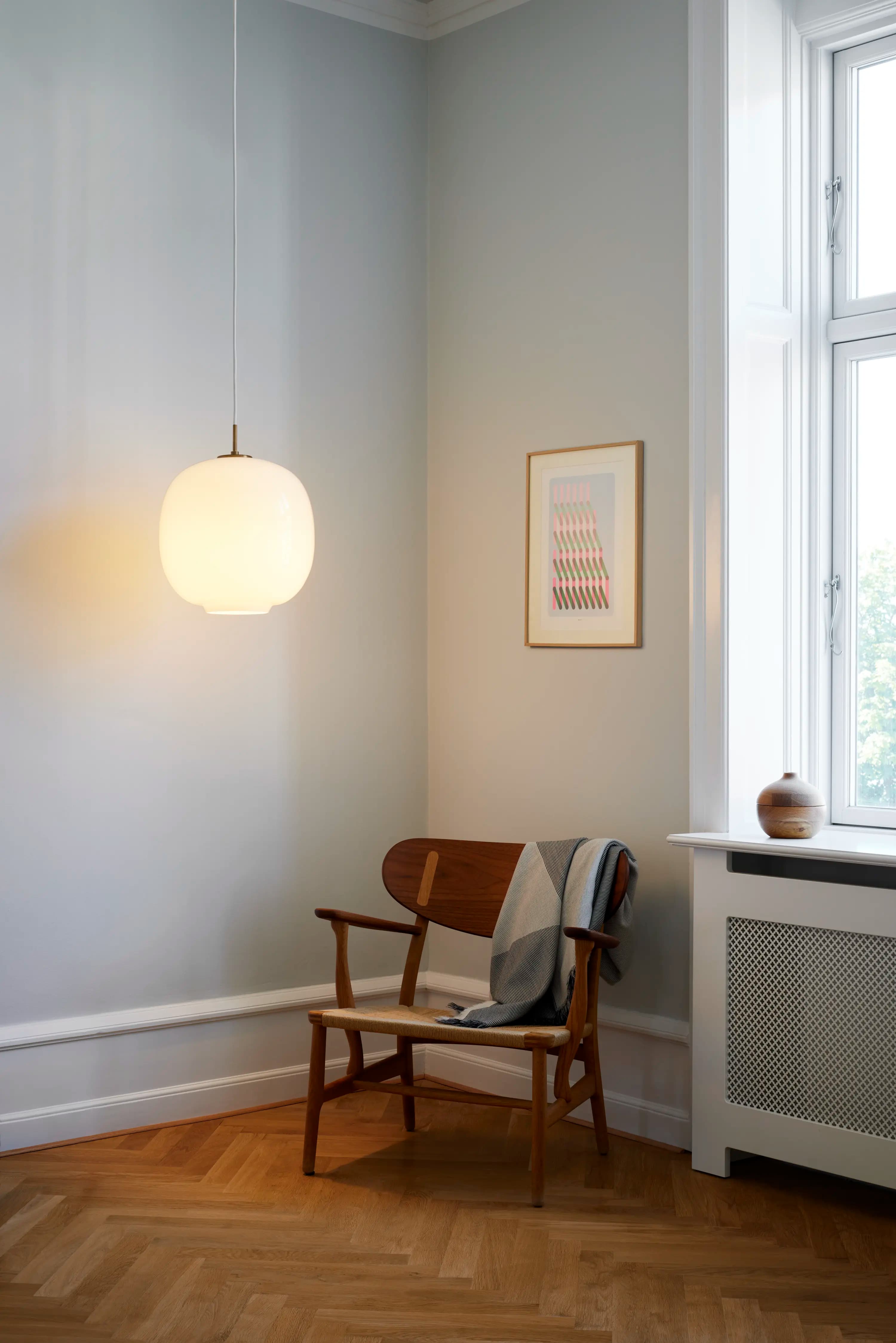 Louis Poulsen VL 45 Radiohus Pendant Brass/glossy white opal glass Ø 250 — фото 5