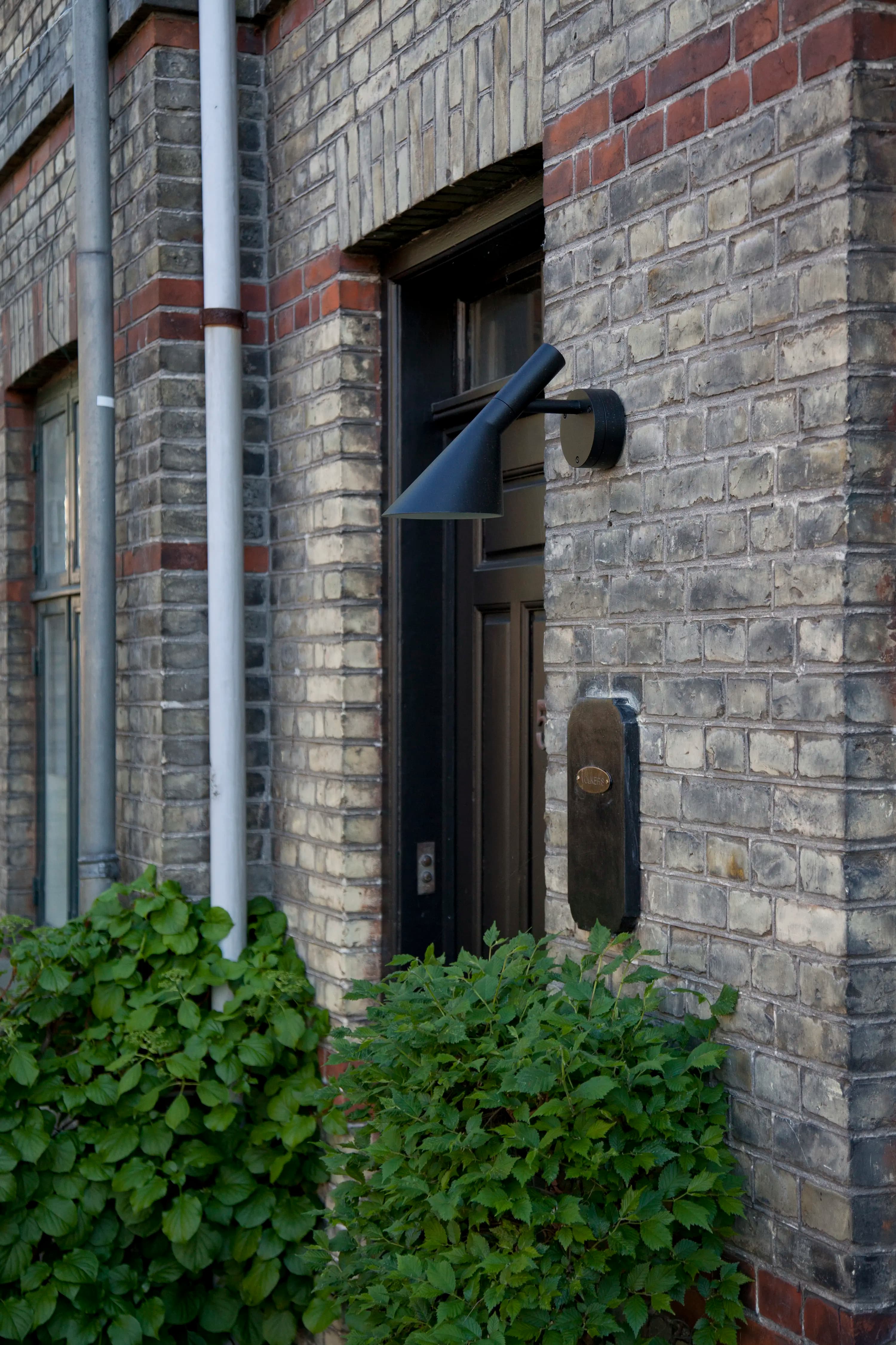 Louis Poulsen AJ 50 Outdoor Wall Lamp Black texture — фото 2