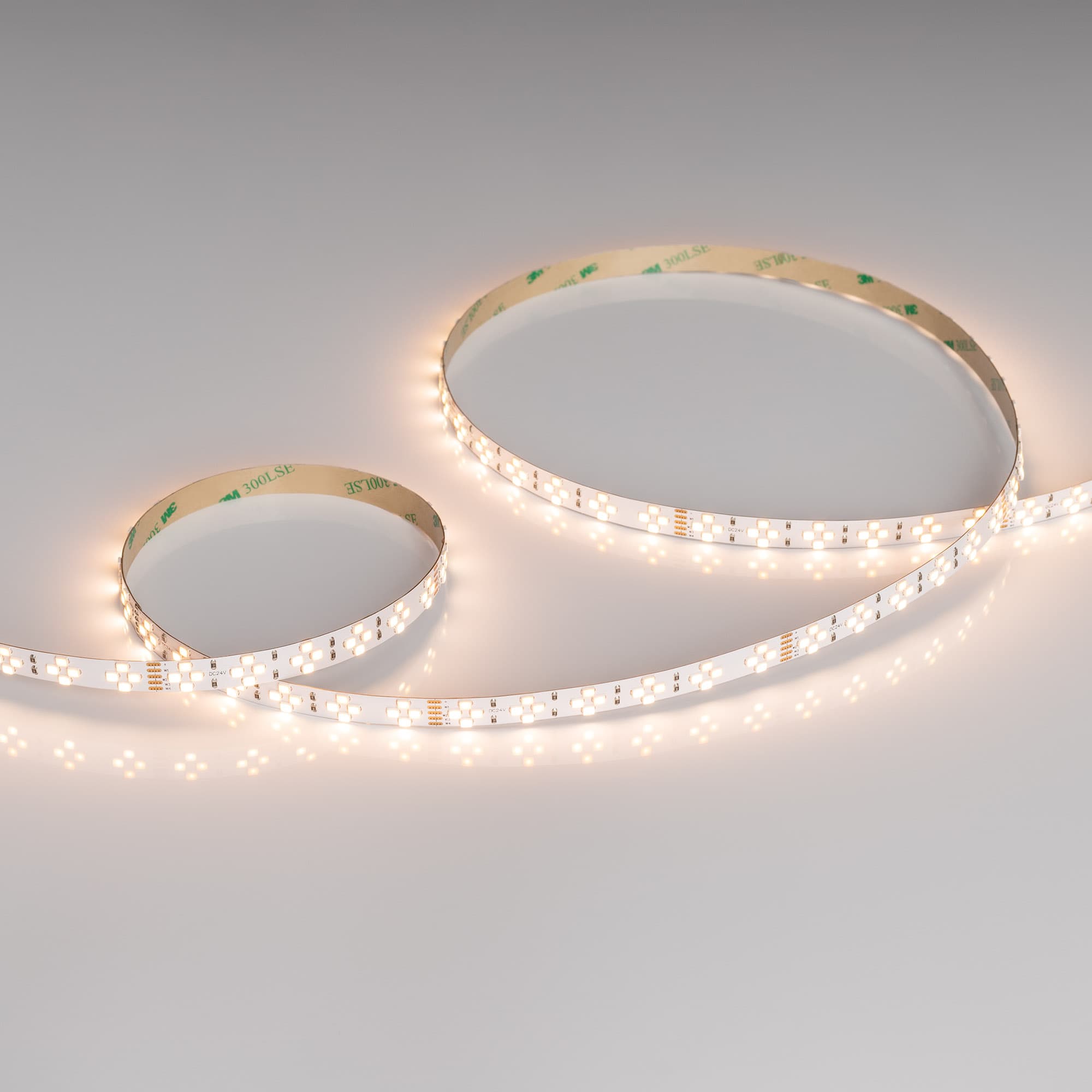 Светодиодная лента RT-A240-10mm 24V Warm-MIX (20 W/m, IP20, 2835, 5m) (Arlight, Изменяемая ЦТ) 038400 — фото 1