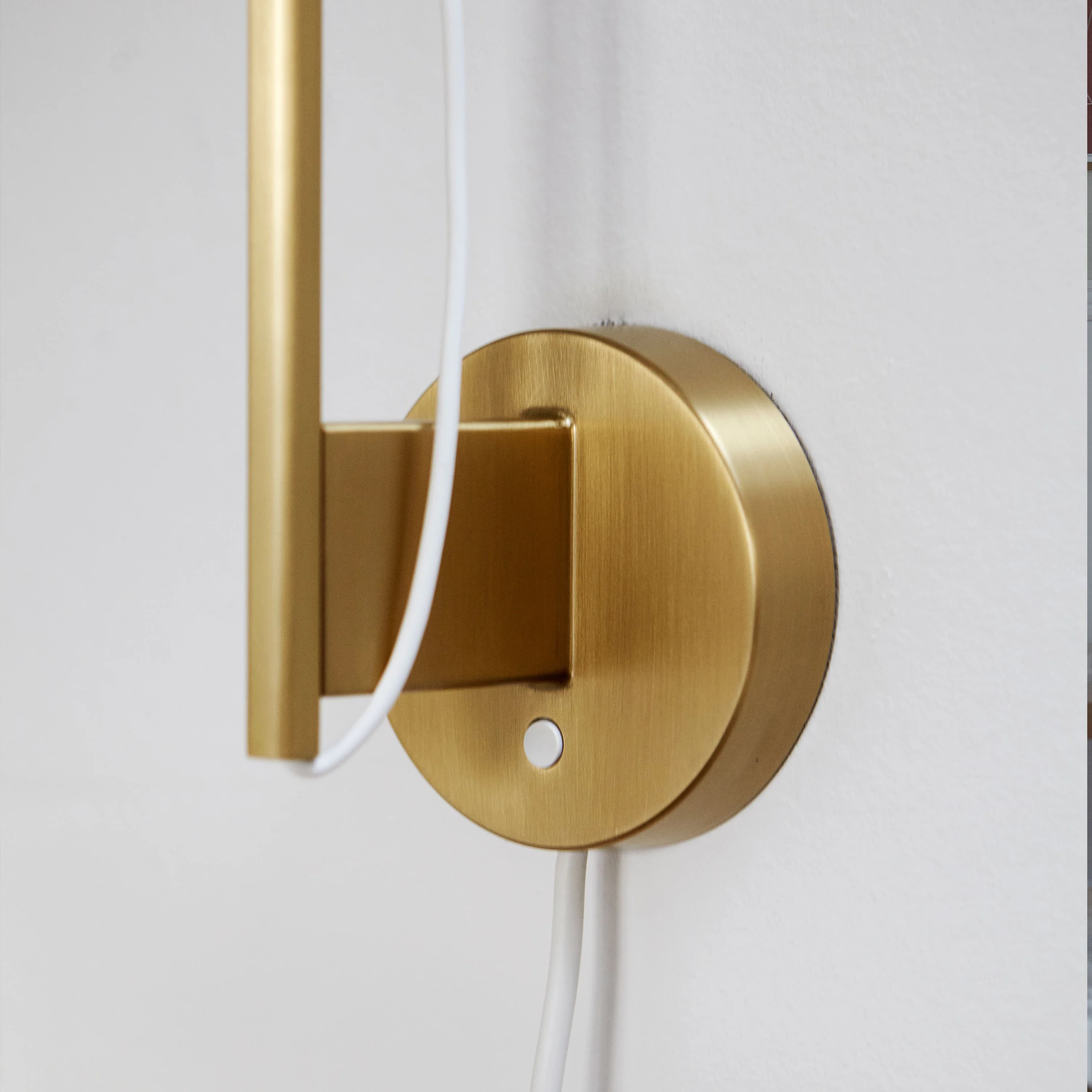Louis Poulsen Yuh Wall Lamp Brass/white — фото 4