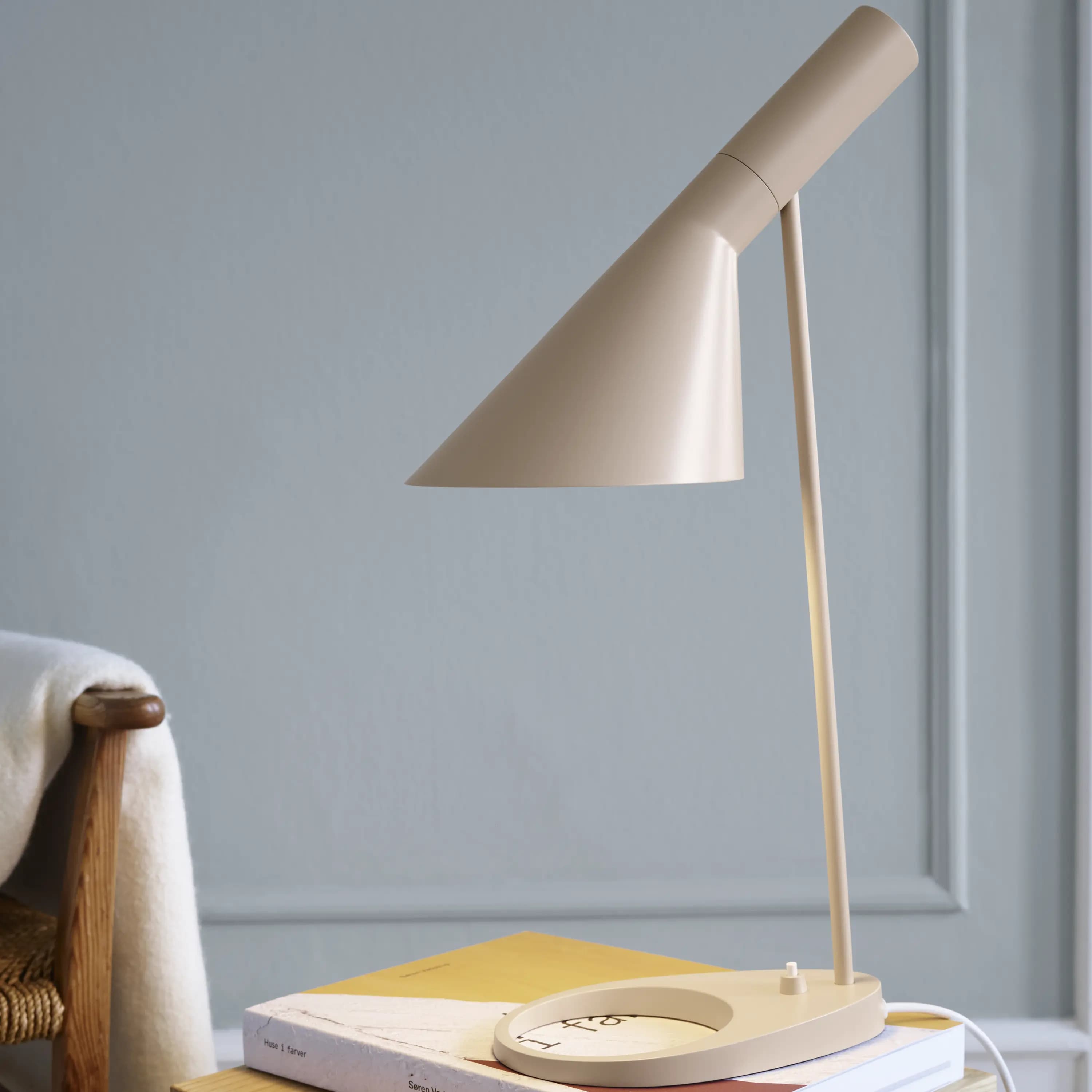 Louis Poulsen AJ Table Lamp Warm sand — фото 4