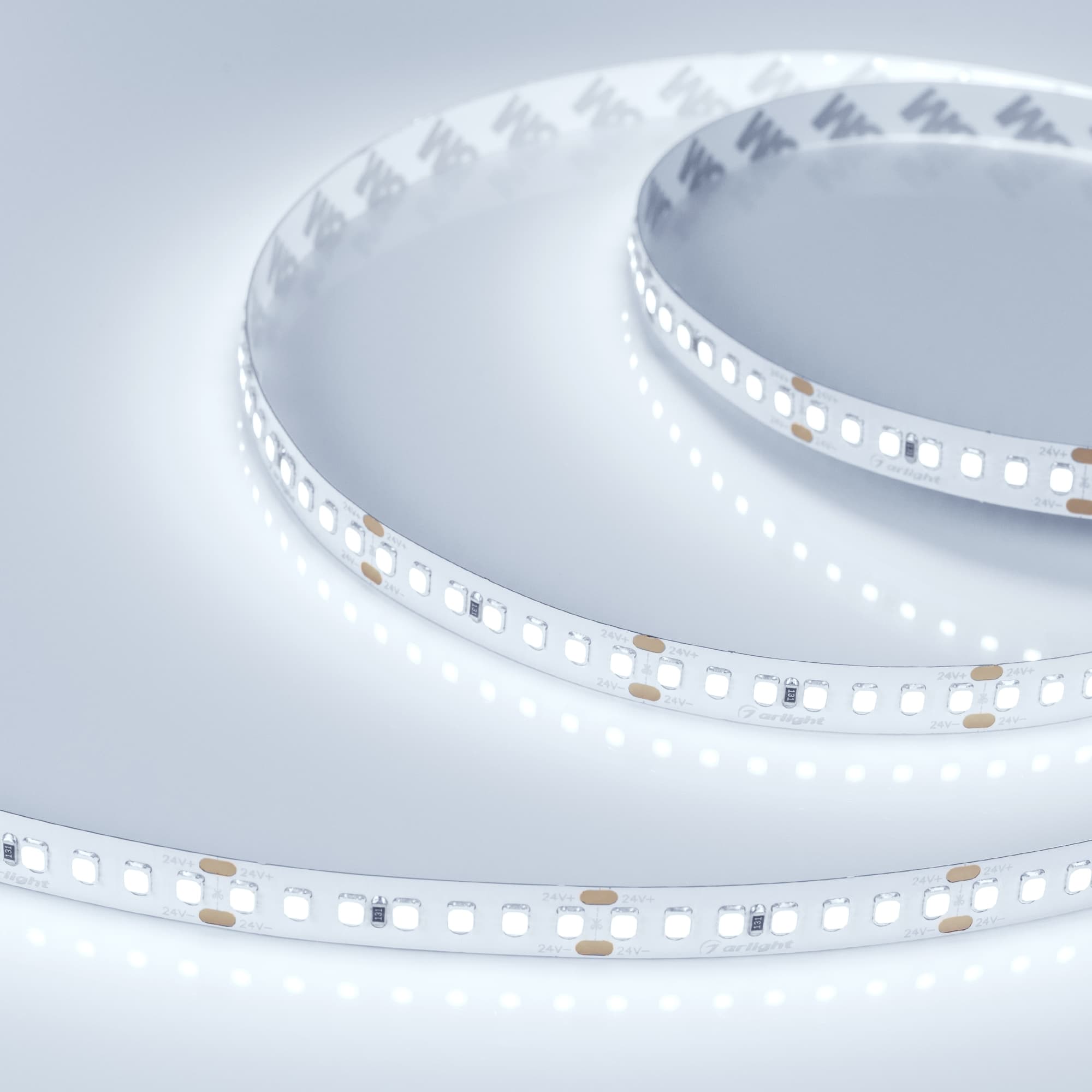 Светодиодная лента RT 2-5000 24V Cool 8K 3x (2835, 840 LED, LUX) (Arlight, 17 Вт/м, IP20) 019092(1) — фото 2