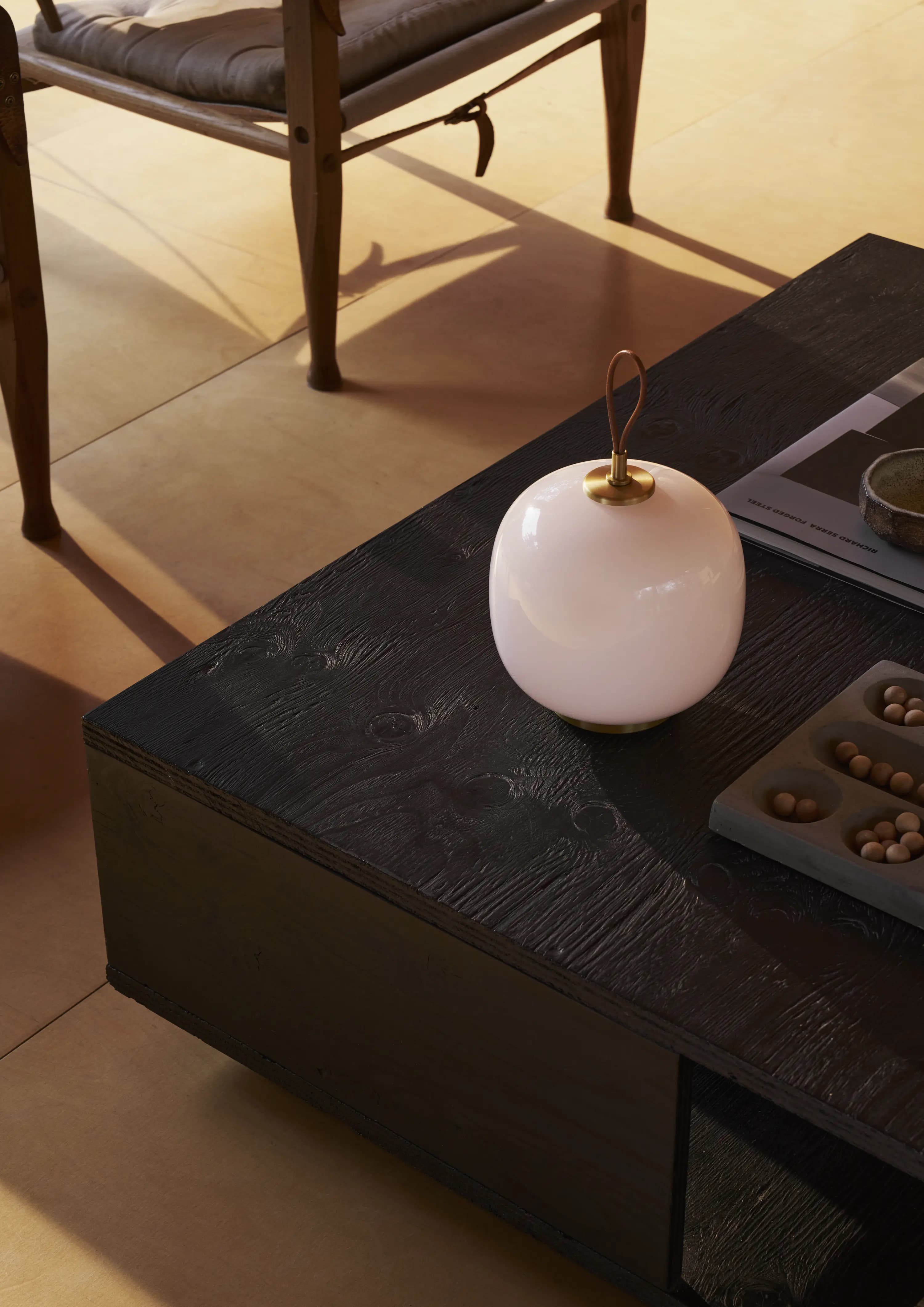 Louis Poulsen VL 45 Radiohus Portable Lamp Brass/glossy pale rose glass — фото 4