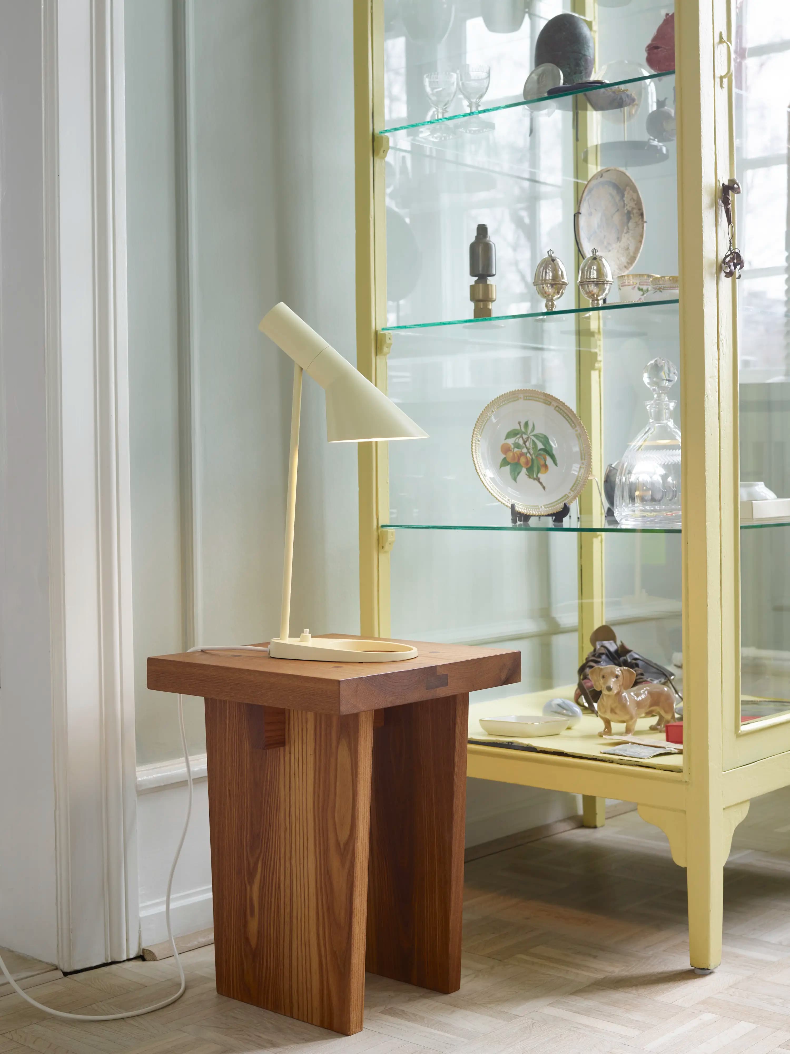 Louis Poulsen AJ Mini Table Lamp Soft lemon — фото 3