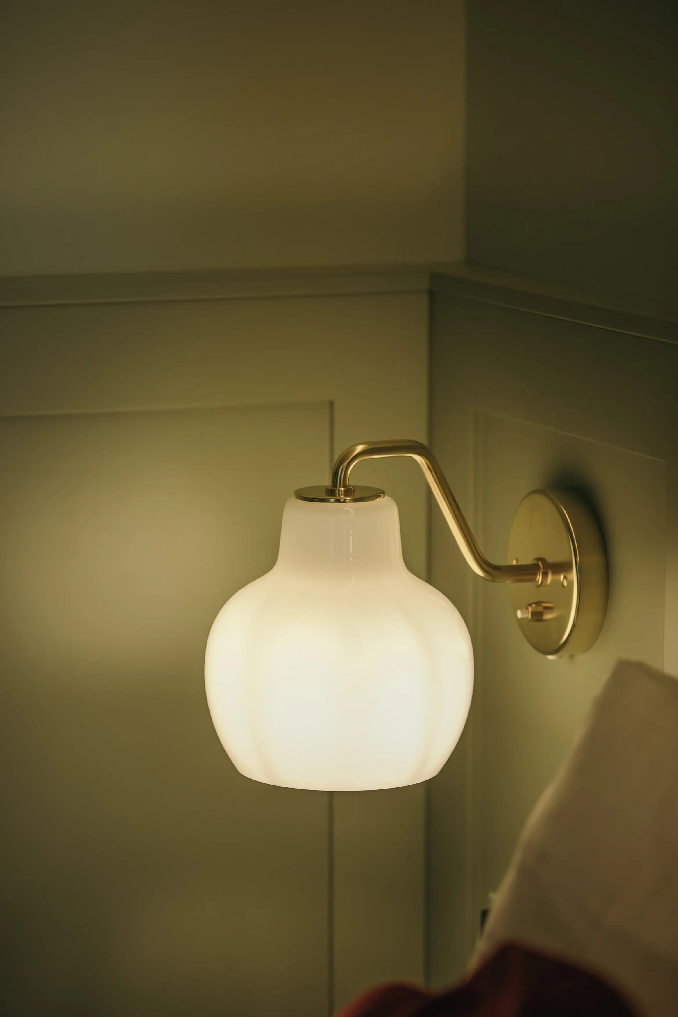 Louis Poulsen VL Ring Crown 1 Wall Lamp Brass/opal glass 1 — фото 4