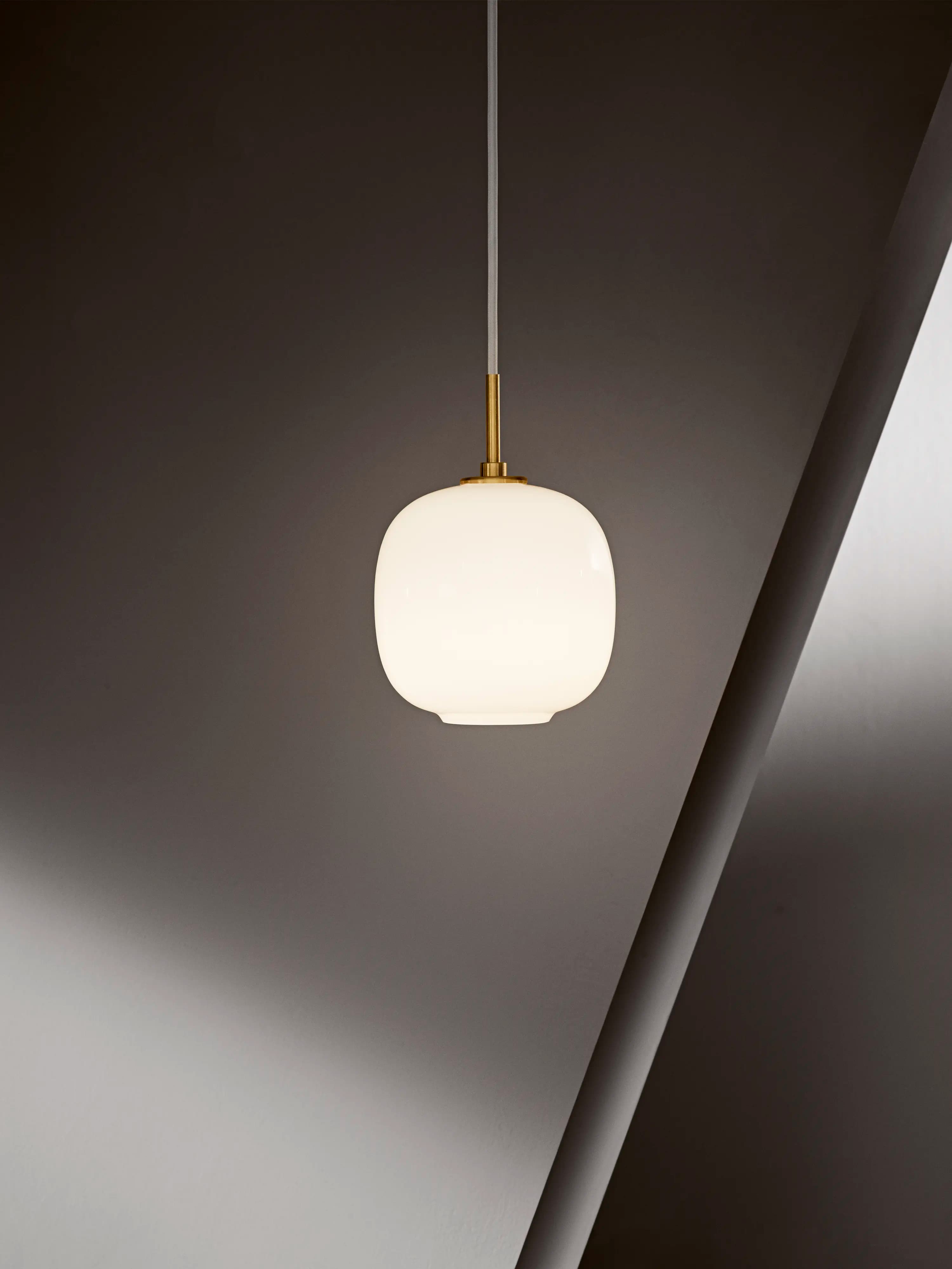 Louis Poulsen VL 45 Radiohus Pendant Brass/glossy white opal glass Ø 370 — фото 10