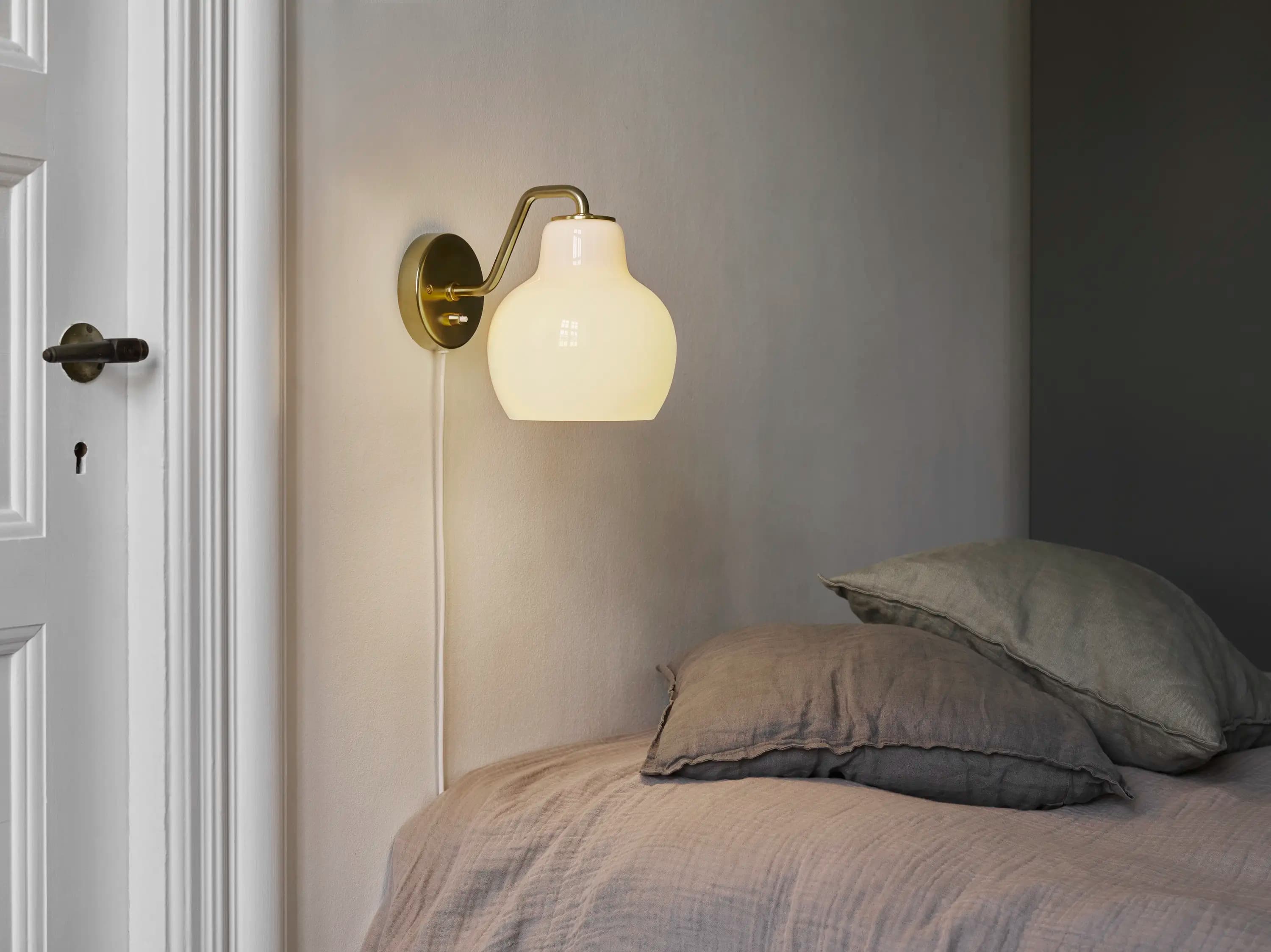 Louis Poulsen VL Ring Crown 1 Wall Lamp Brass/opal glass 1 — фото 3