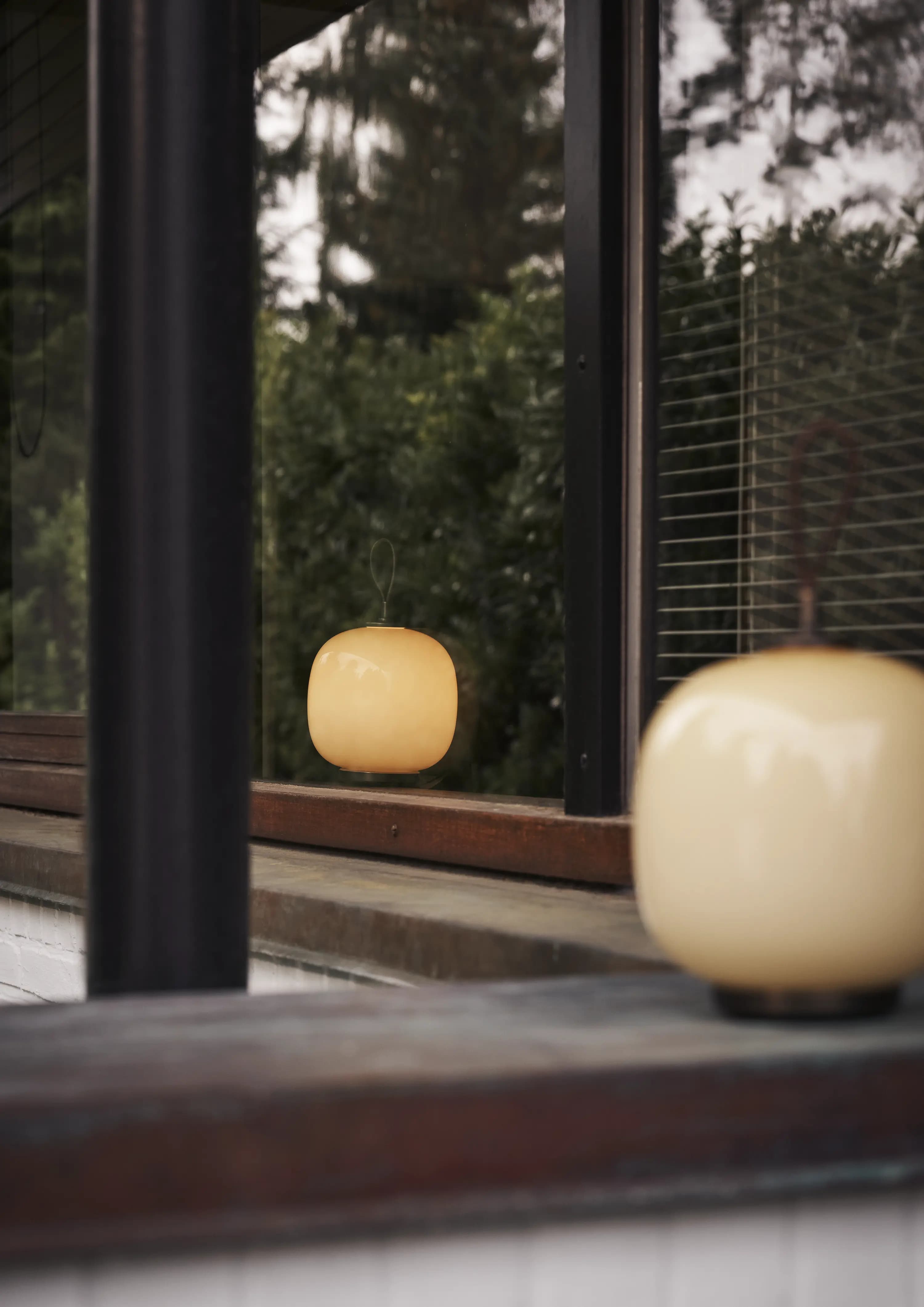 Louis Poulsen VL 45 Radiohus Portable Lamp Brass/glossy pale yellow glass — фото 5