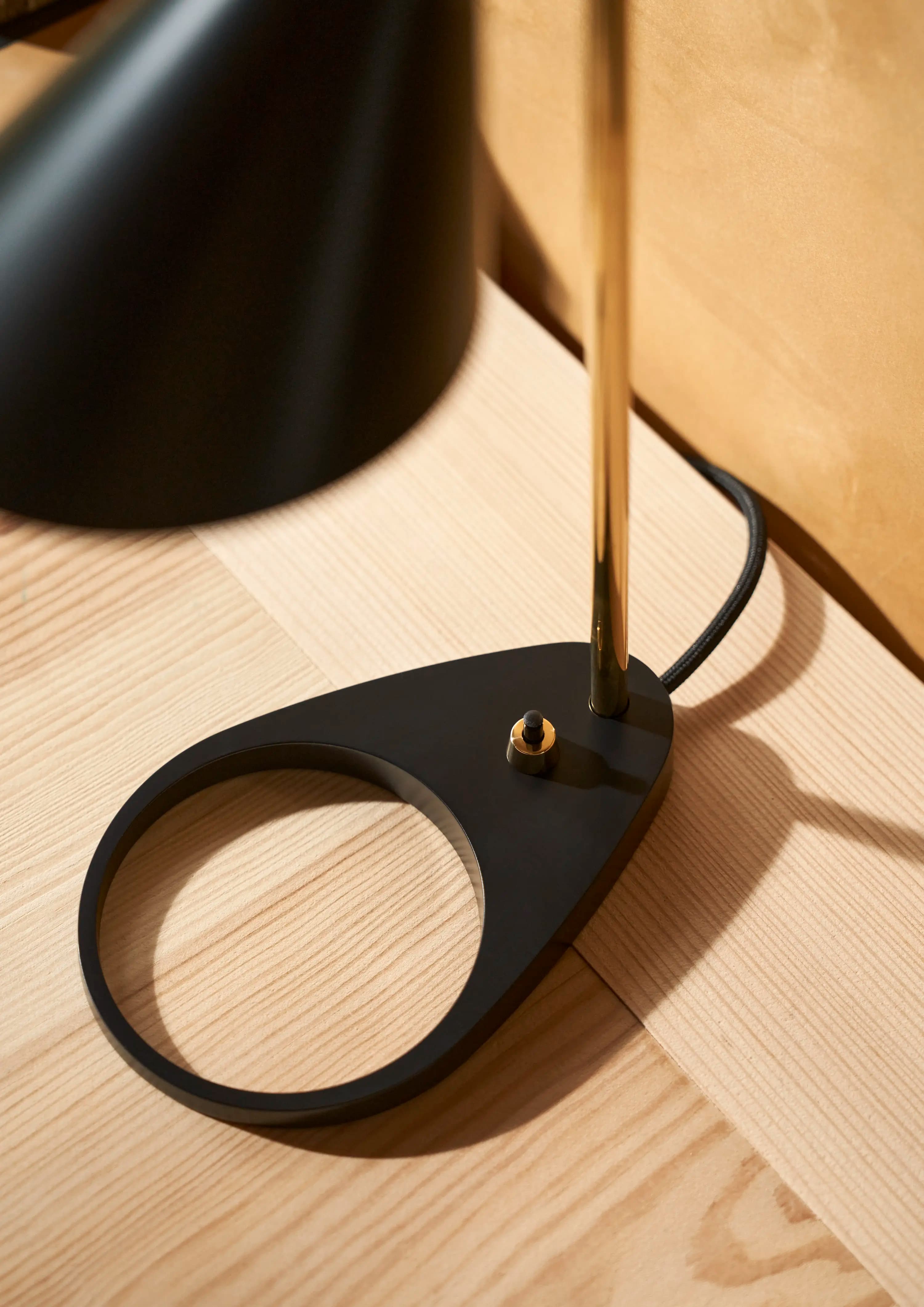 Louis Poulsen AJ Mini Table Lamp Brass/black — фото 6