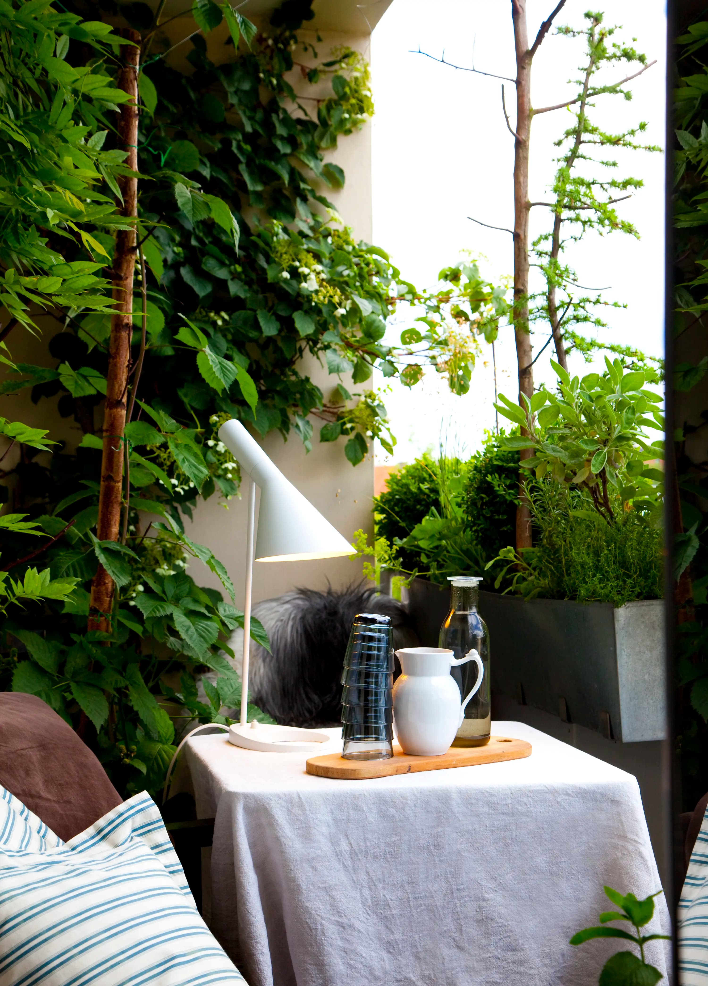 Louis Poulsen AJ Table Lamp White — фото 2