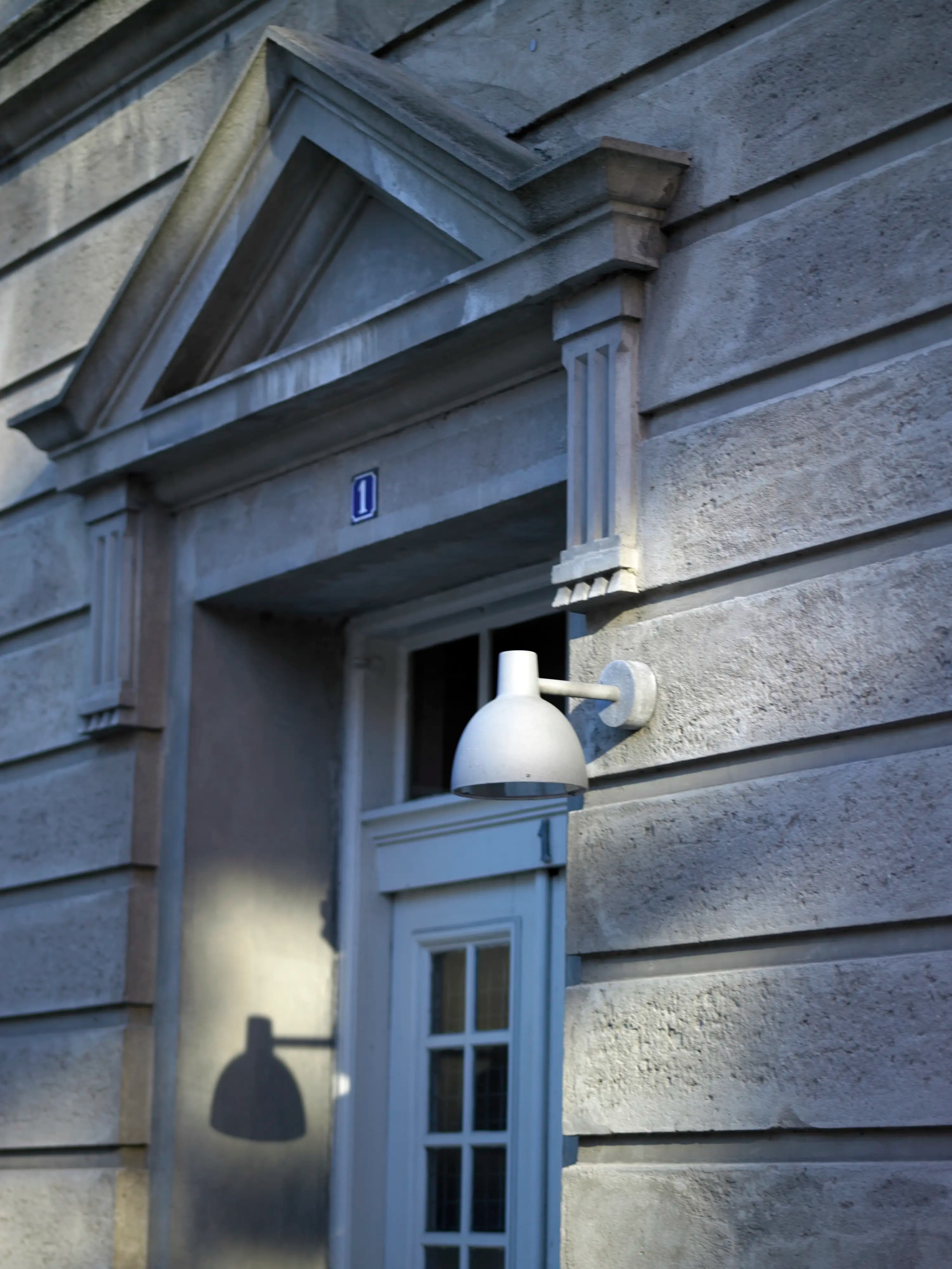 Louis Poulsen Toldbod 220 Outdoor Wall Lamp Black texture Ø 220 — фото 5