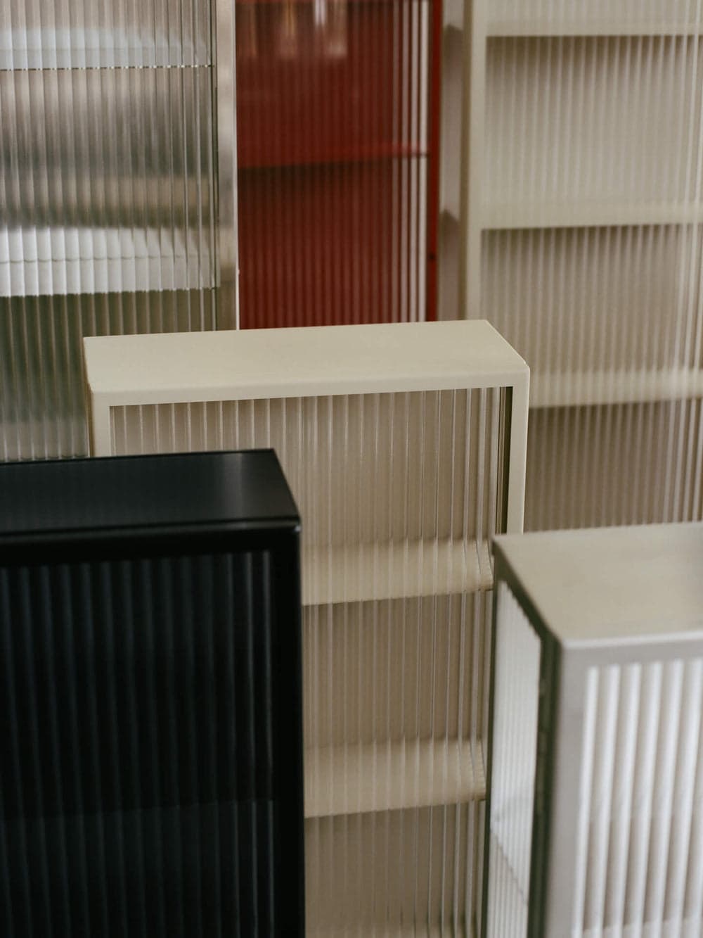 Ferm Living Haze Wall Cabinet - Reeded Glass - Cashmere — фото 3