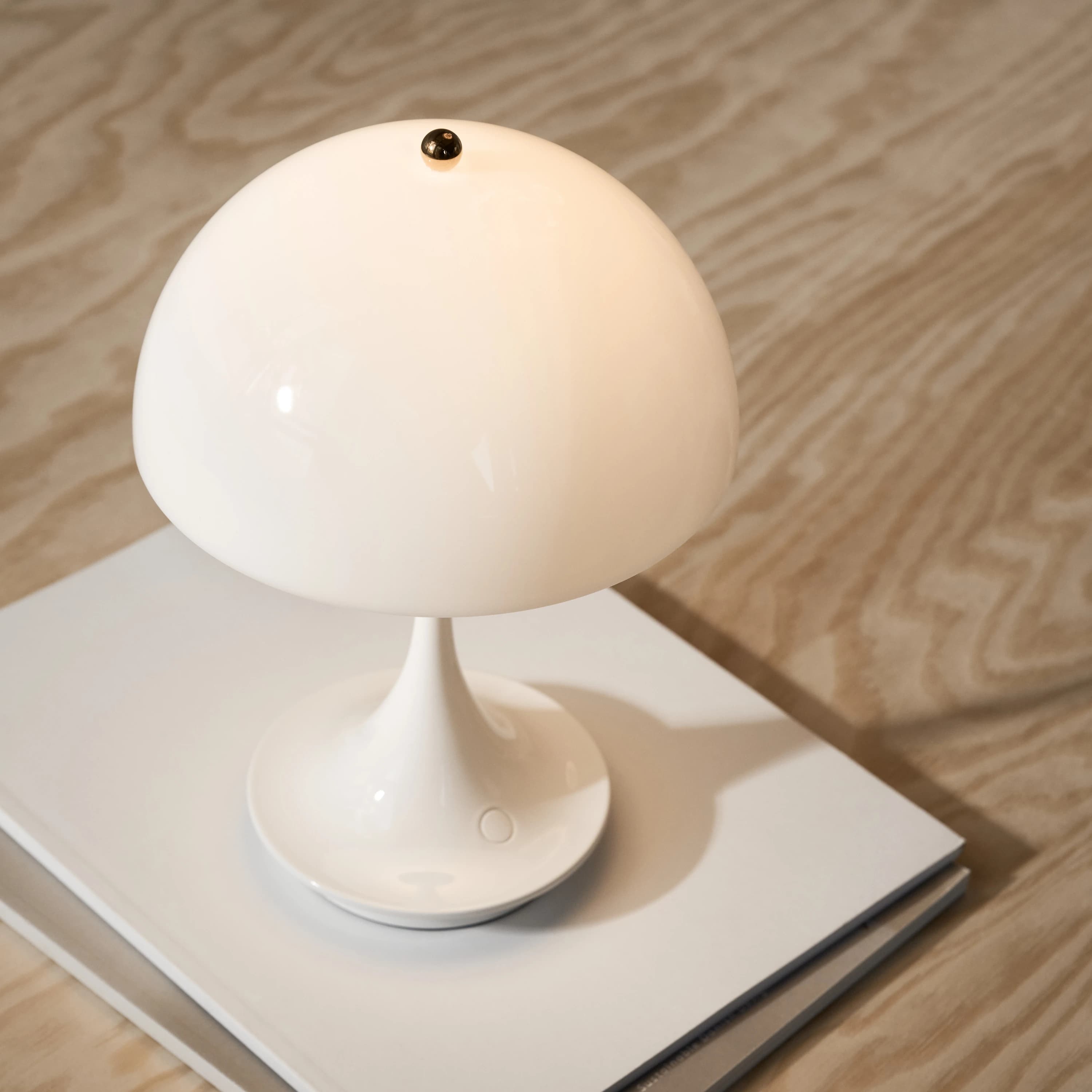 Louis Poulsen Panthella 160 Portable Lamp Anniversary Edition White opal acryl — фото 4