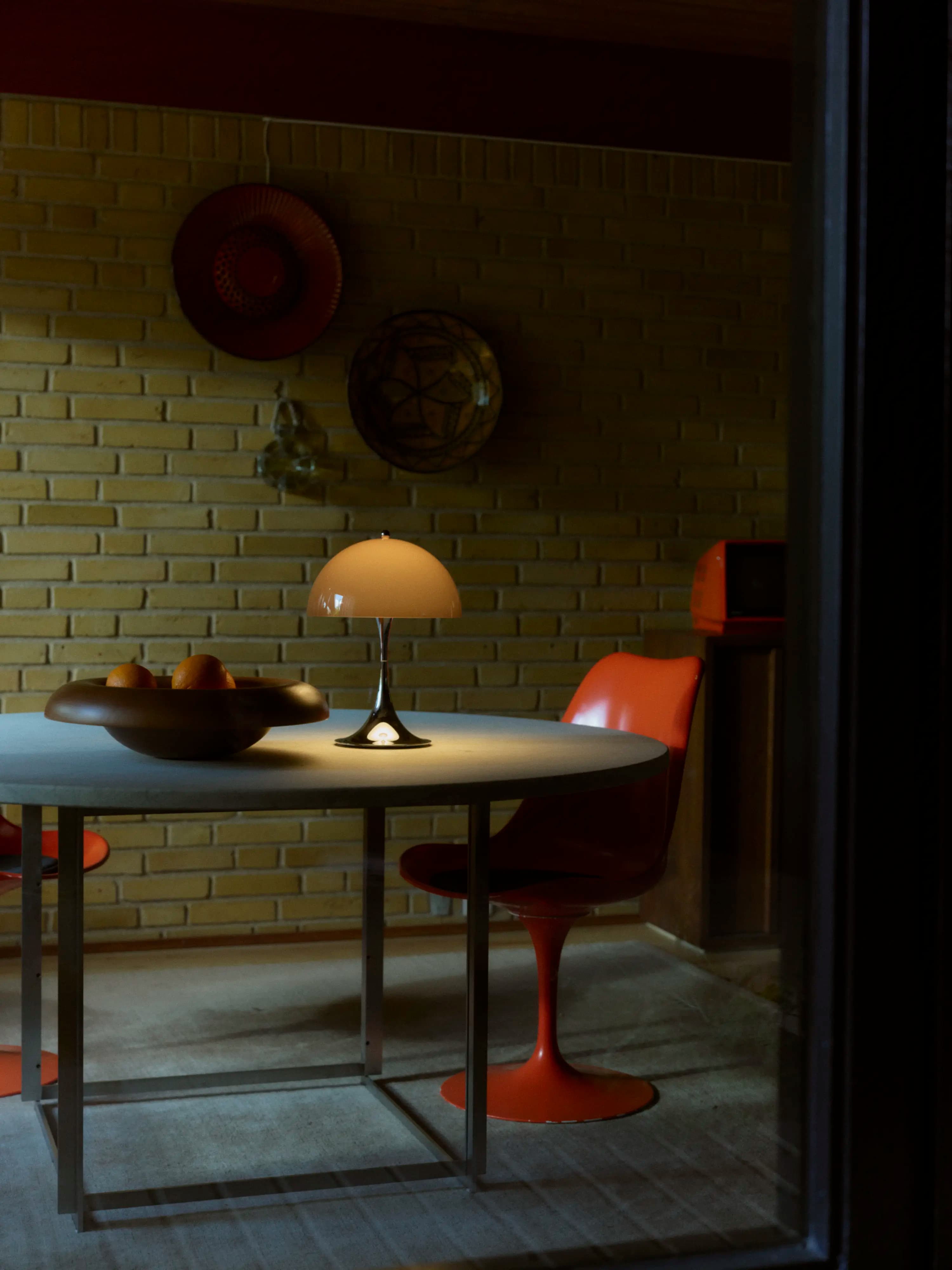 Louis Poulsen Panthella 250 Portable Lamp Original opal brown — фото 5