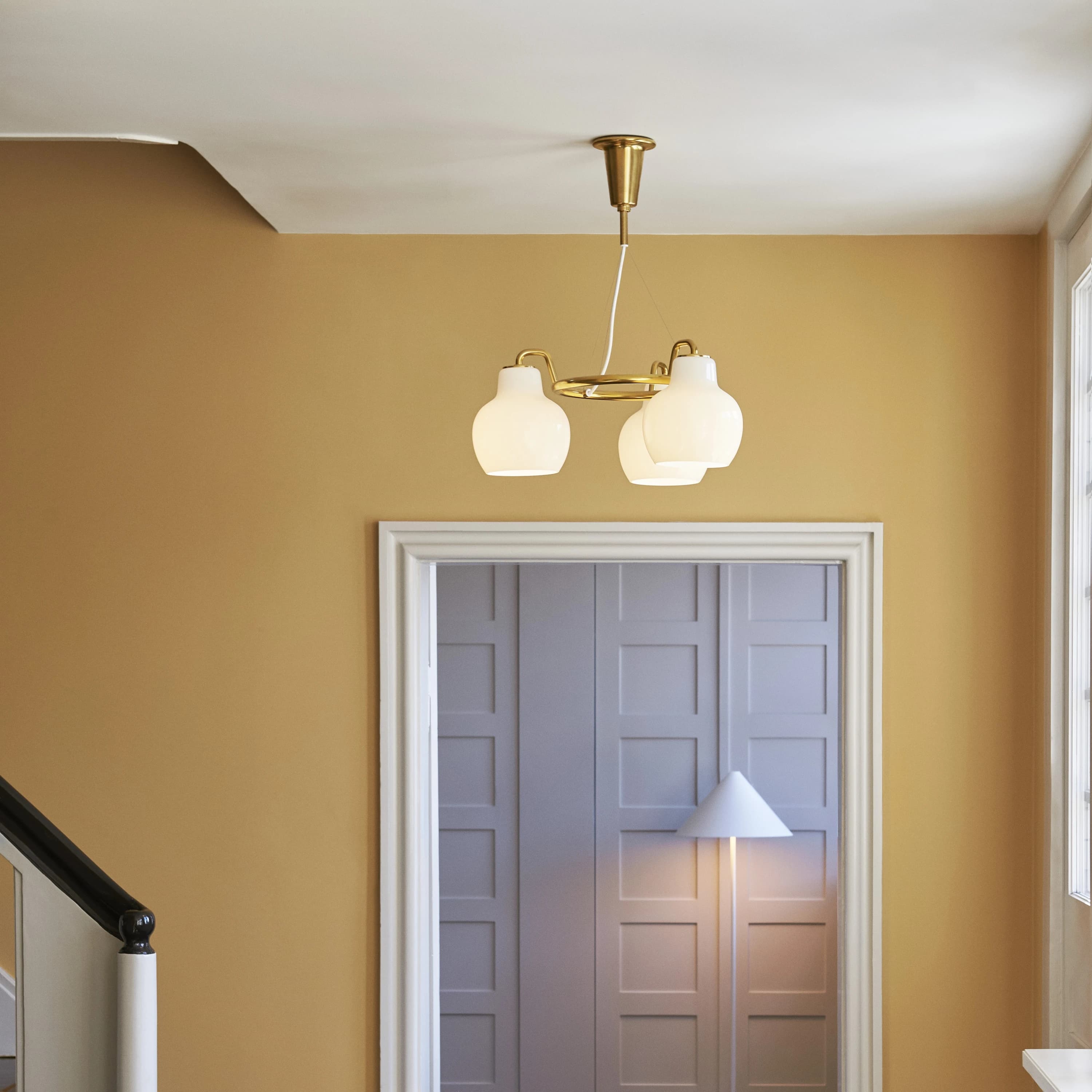 Louis Poulsen VL Ring Crown 3-5-7 Pendant Brass/opal glass 3 — фото 6