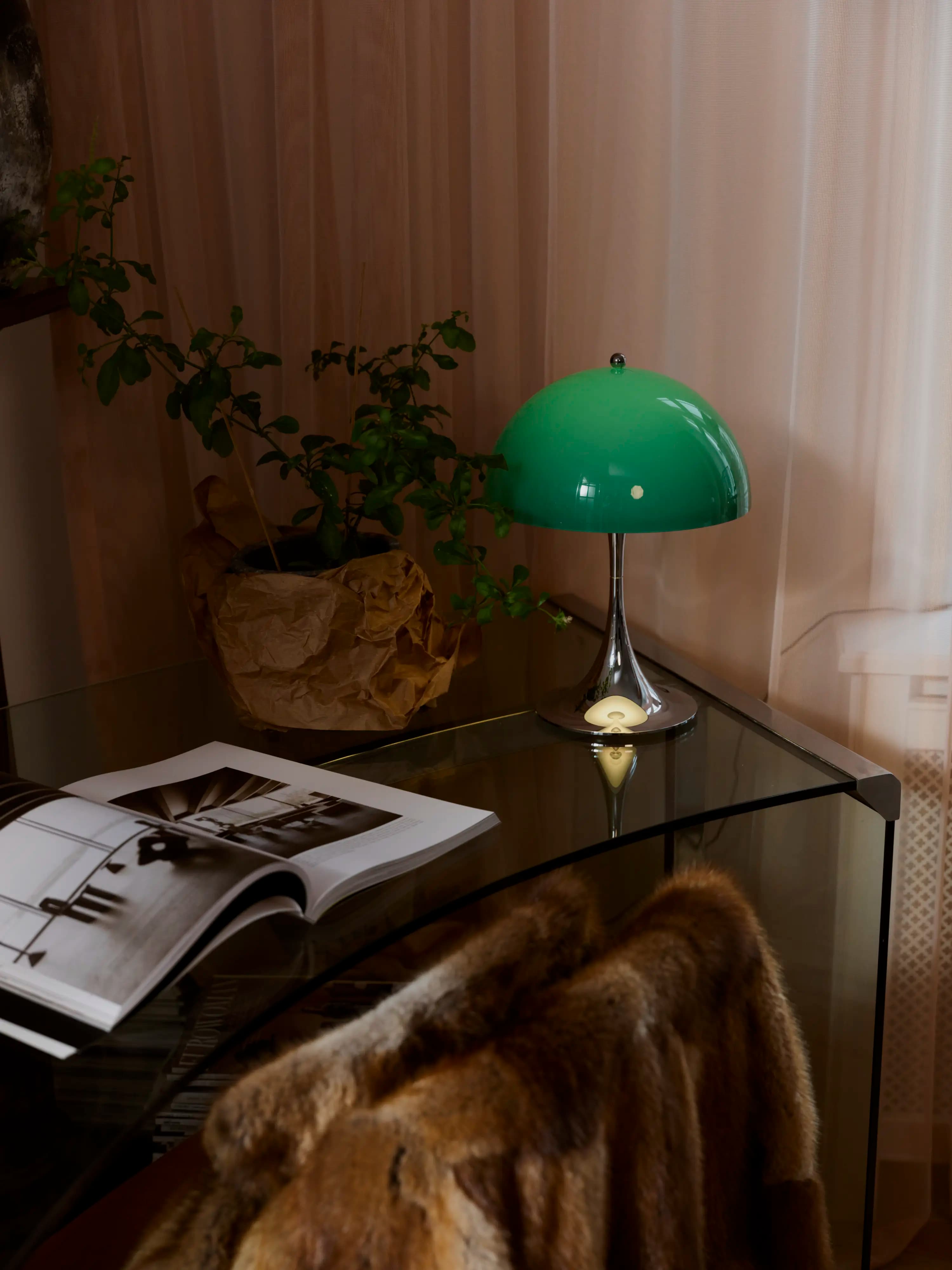 Louis Poulsen Panthella 250 Portable Lamp Original opal green — фото 6