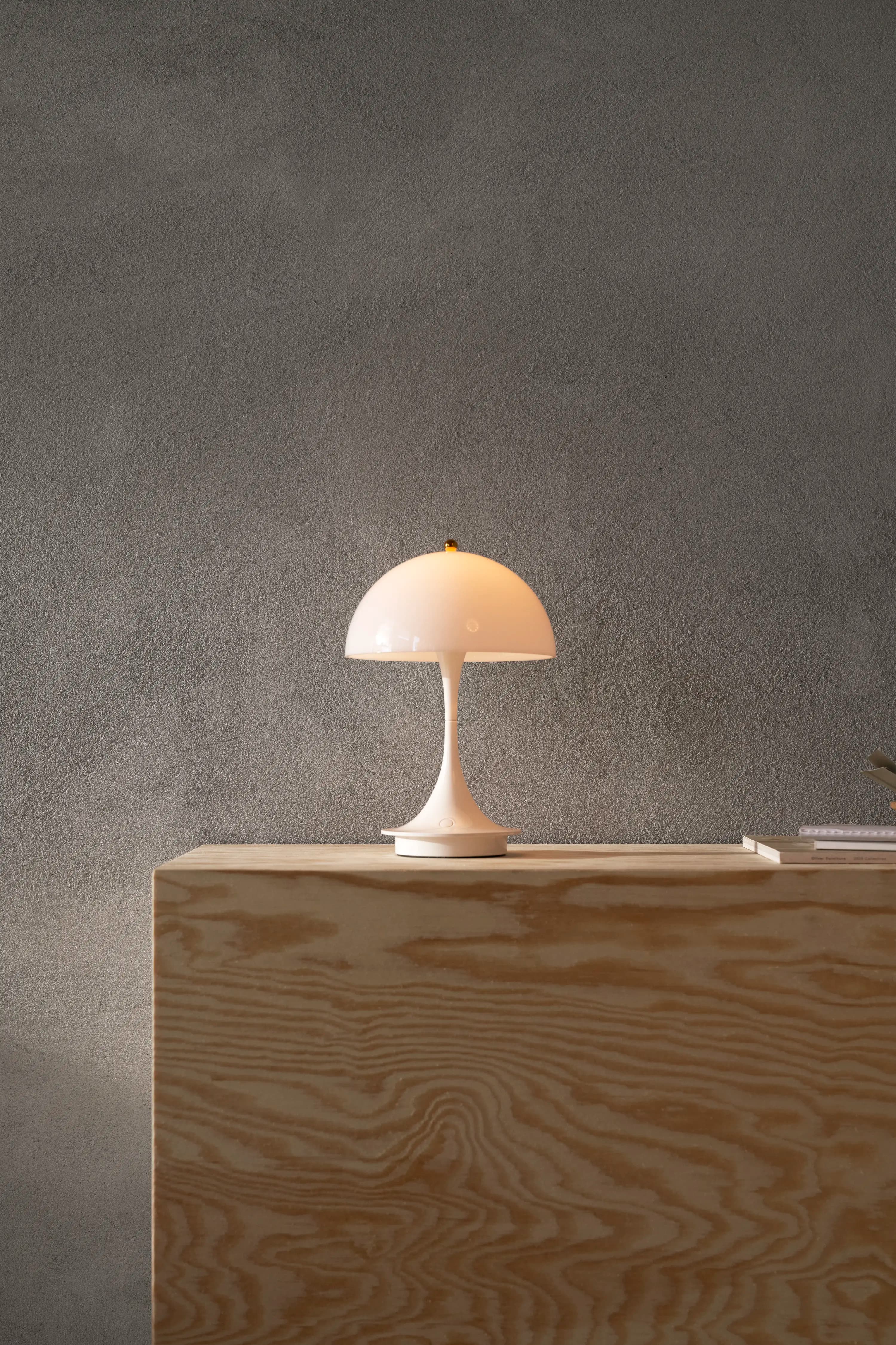 Louis Poulsen Panthella 160 Portable Lamp Anniversary Edition White opal acryl — фото 3