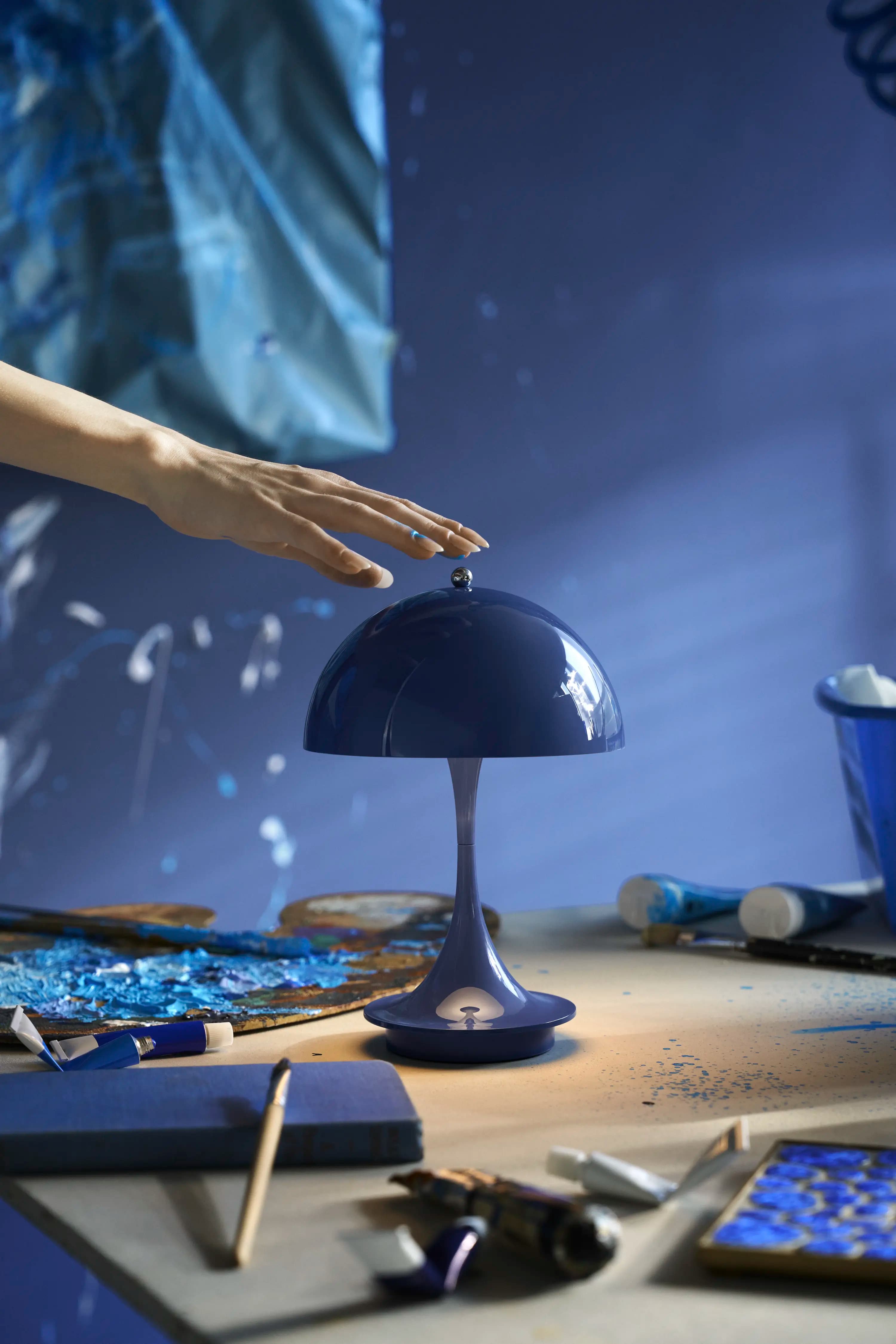 Louis Poulsen Panthella 160 Portable Lamp Opaque indigo blue — фото 4