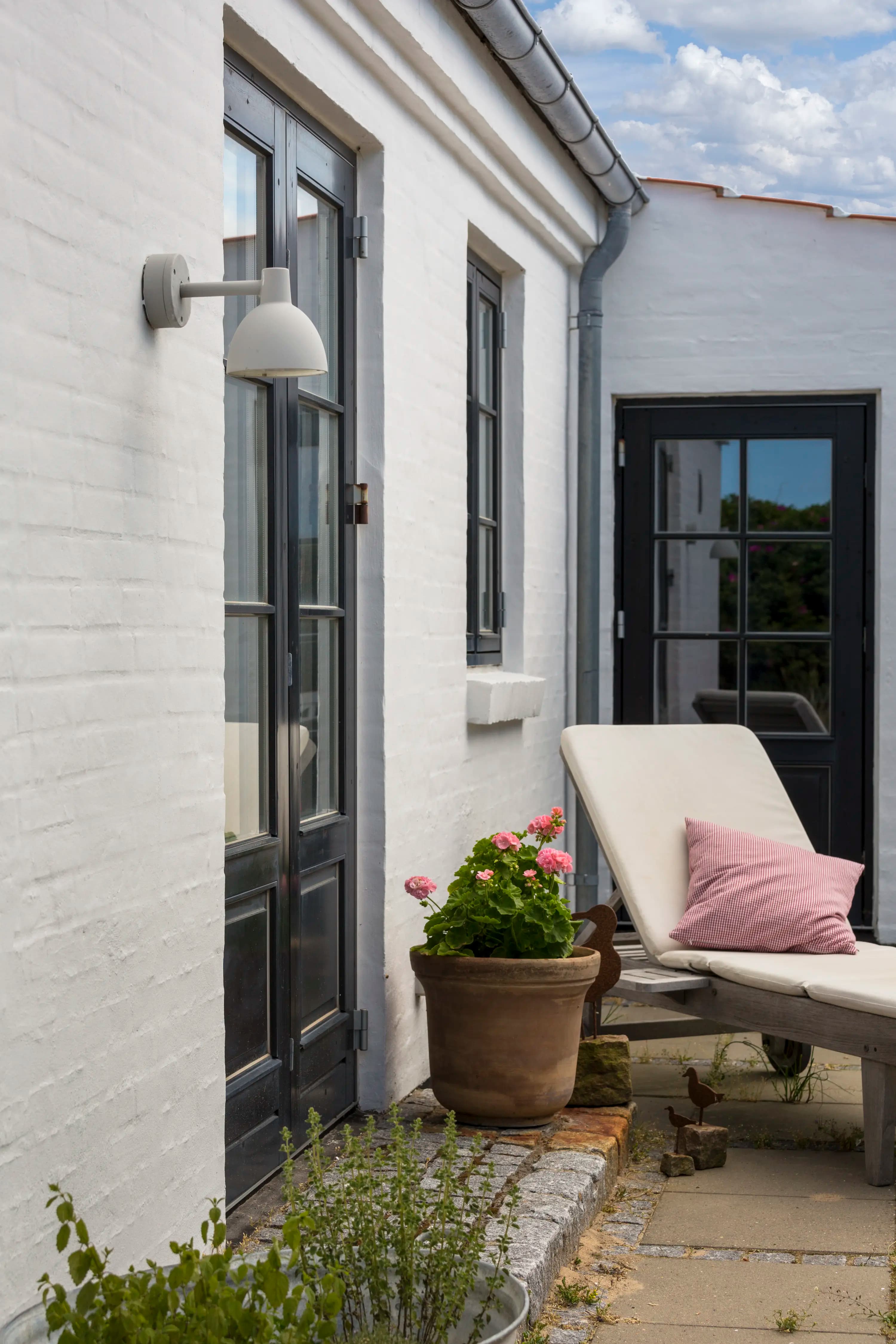 Louis Poulsen Toldbod 220 Outdoor Wall Lamp Aluminium colour texture Ø 220 — фото 6