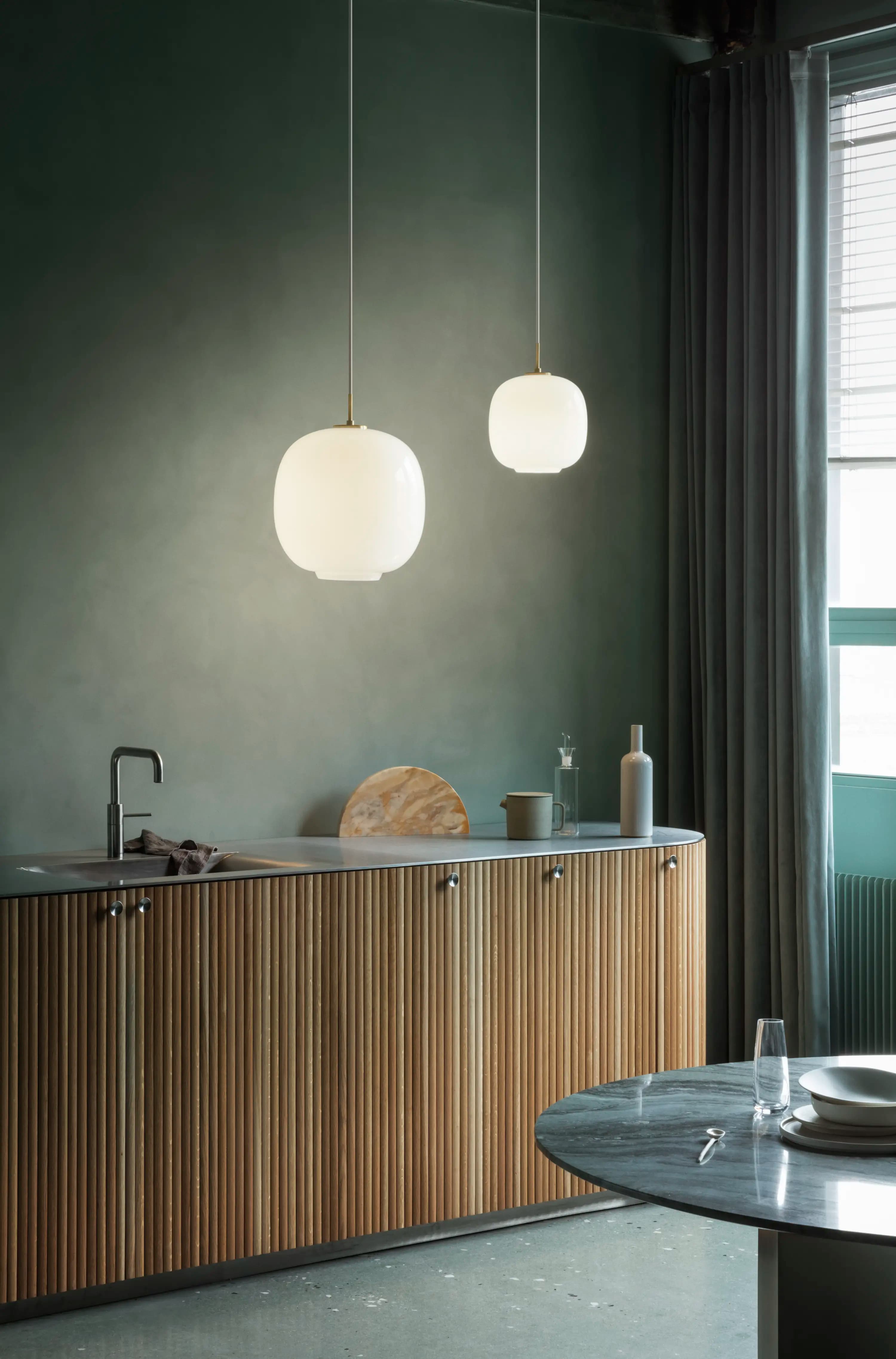Louis Poulsen VL 45 Radiohus Pendant Brass/glossy white opal glass Ø 370 — фото 3