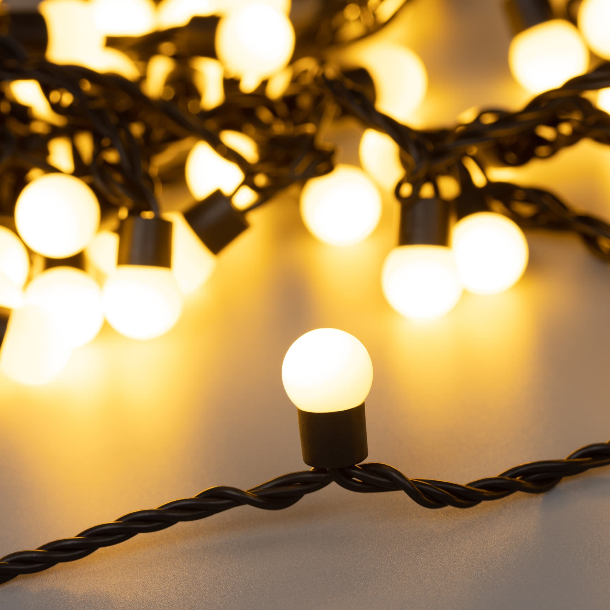 Arlight Светодиодная гирлянда ARD-BALL-CLASSIC-D17.5-20000-BLACK-200LED WARM (230V, 14W) (Ardecoled, IP65) 025591