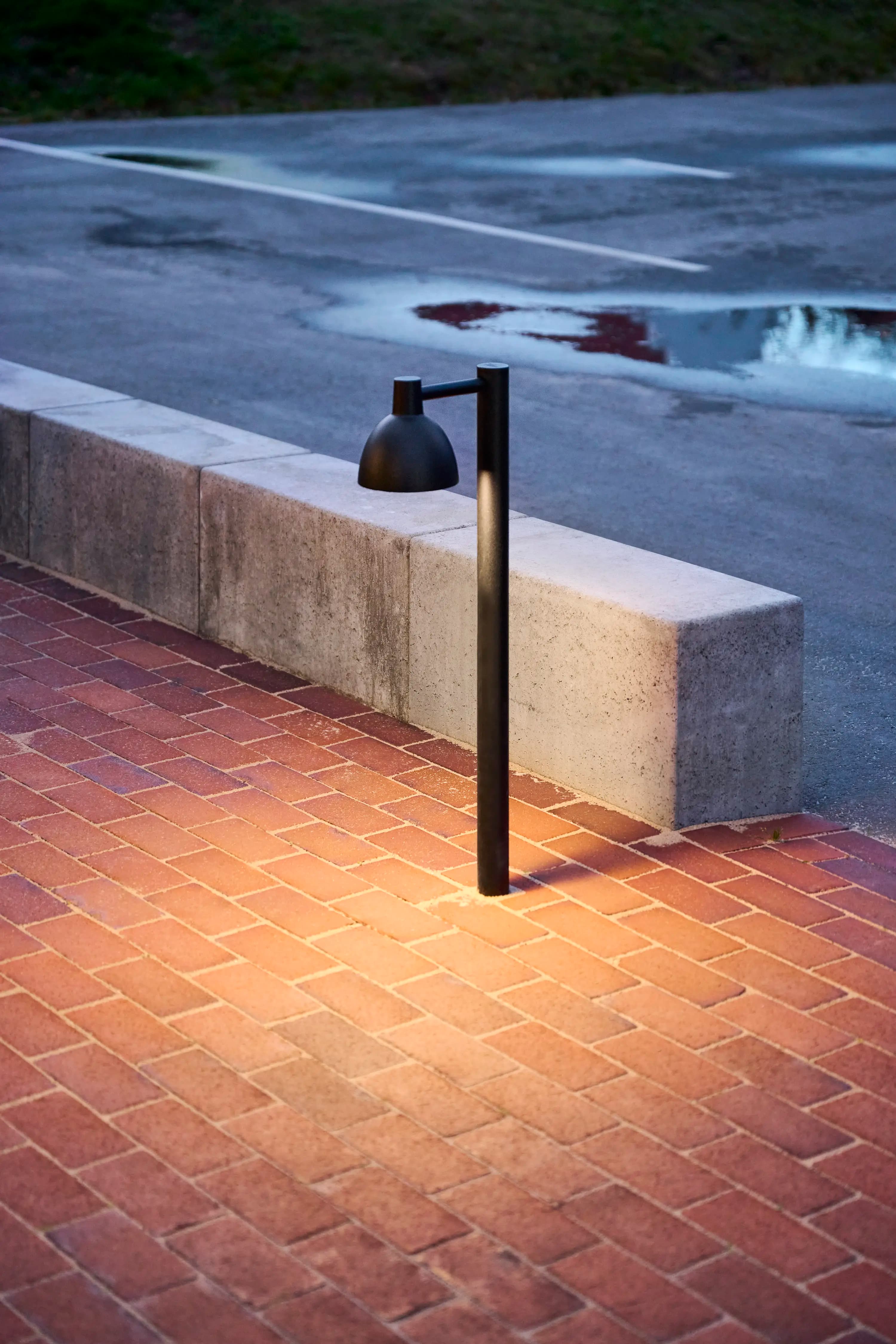 Louis Poulsen Toldbod 155 Bollard Black texture — фото 3